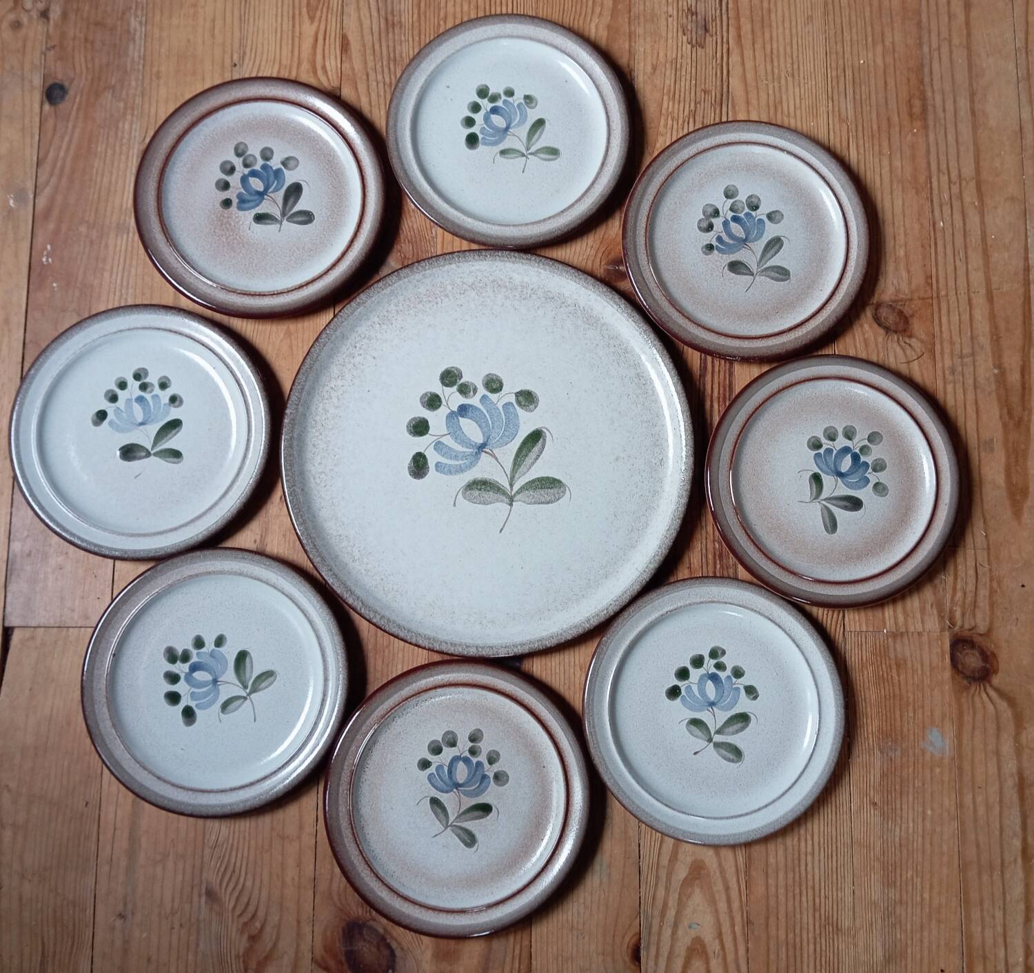 8 dessert plates + brown/blue stoneware tart dish, Fanchon model by MBFA Pornic, 1970s