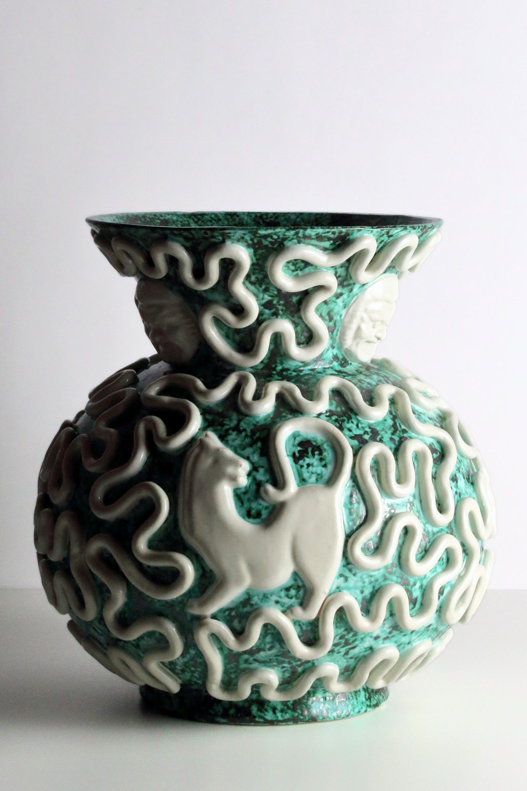 Manufacture Sainte-Radegonde, vase pansu aux mascarons en céramique émaillée