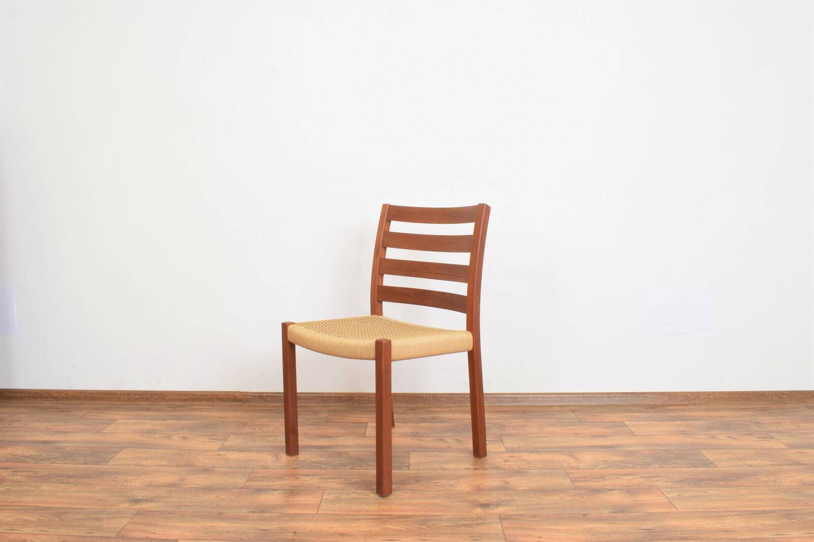 Chaise de salle à manger en teck danois par Niels O. Møller pour J.L. Møllers, années 1960.