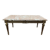 Table basse de style Louis XVI en bronze doré et marbre rose