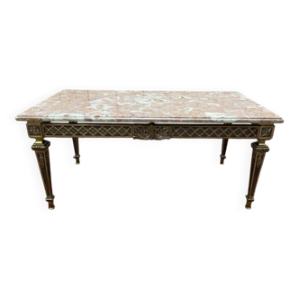 Table basse de style Louis XVI en bronze doré et marbre rose