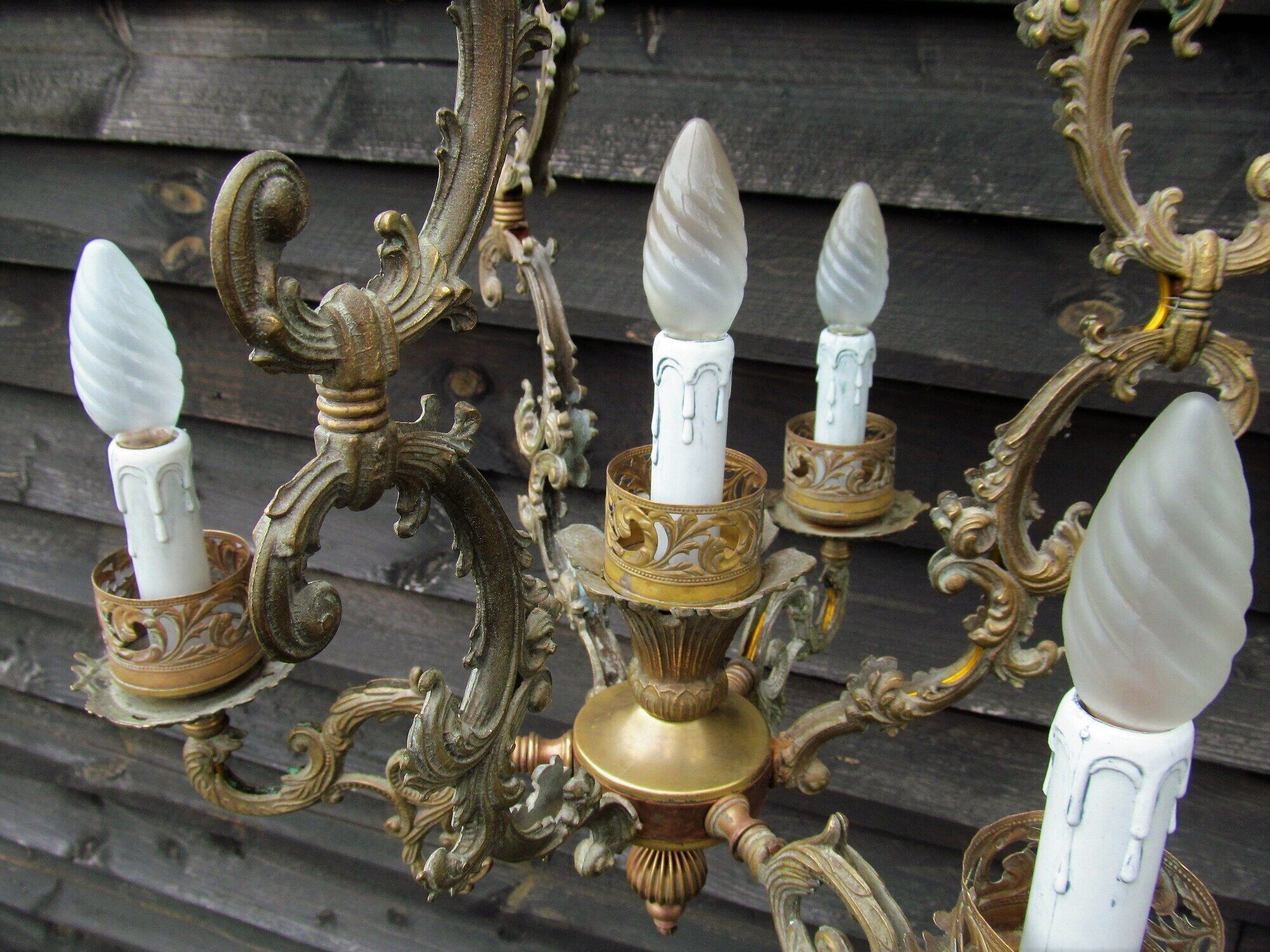 Italian Vintage patinated bronze chandelier with 4 lights with a beautiful wow patina