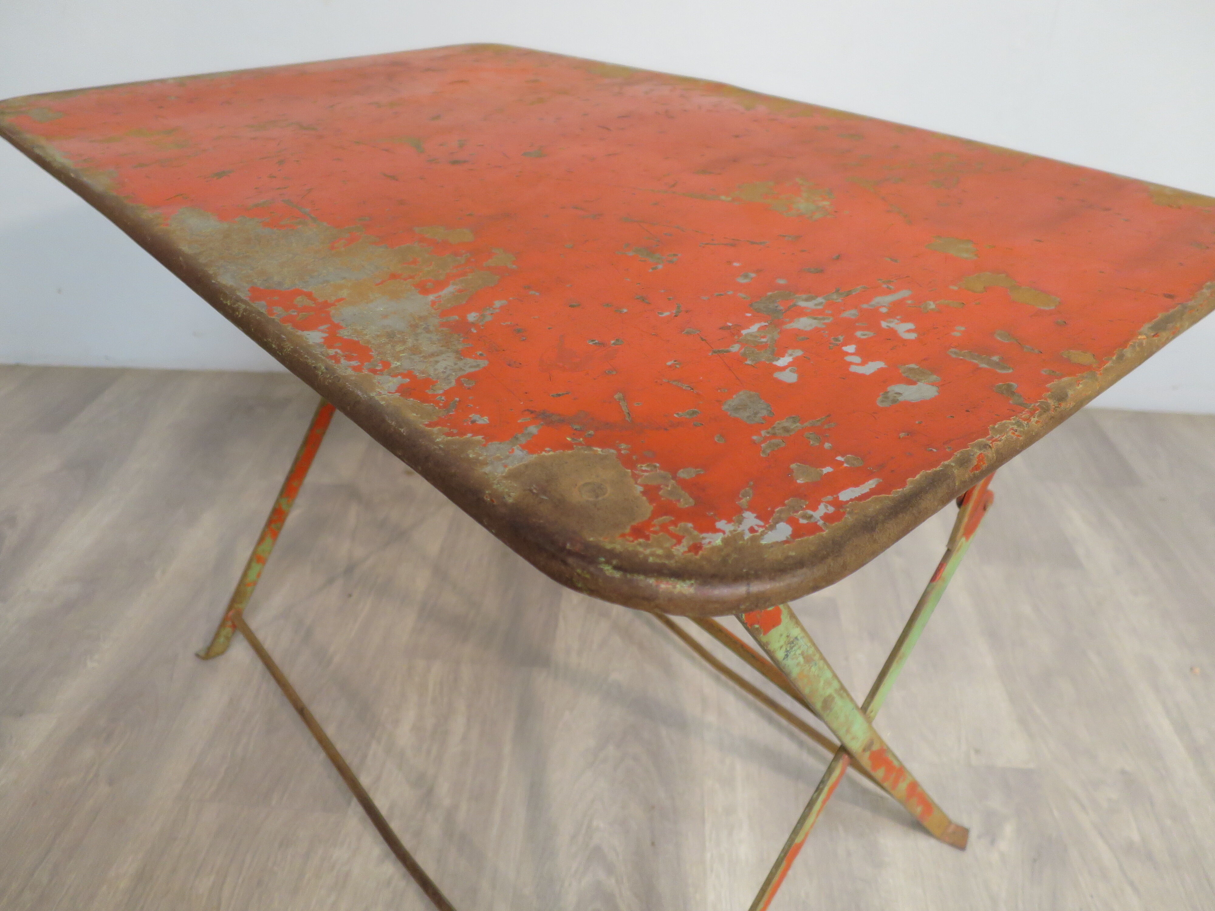 Metal garden table 30