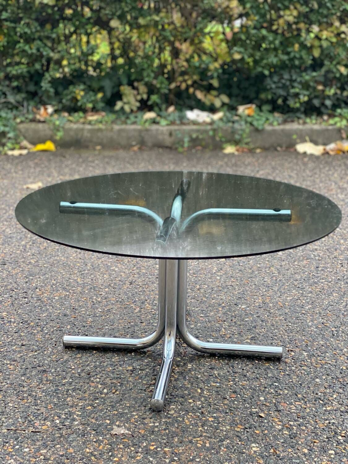 Italian round coffee table in chrome and smoked glass Giotto Stoppino style 1970