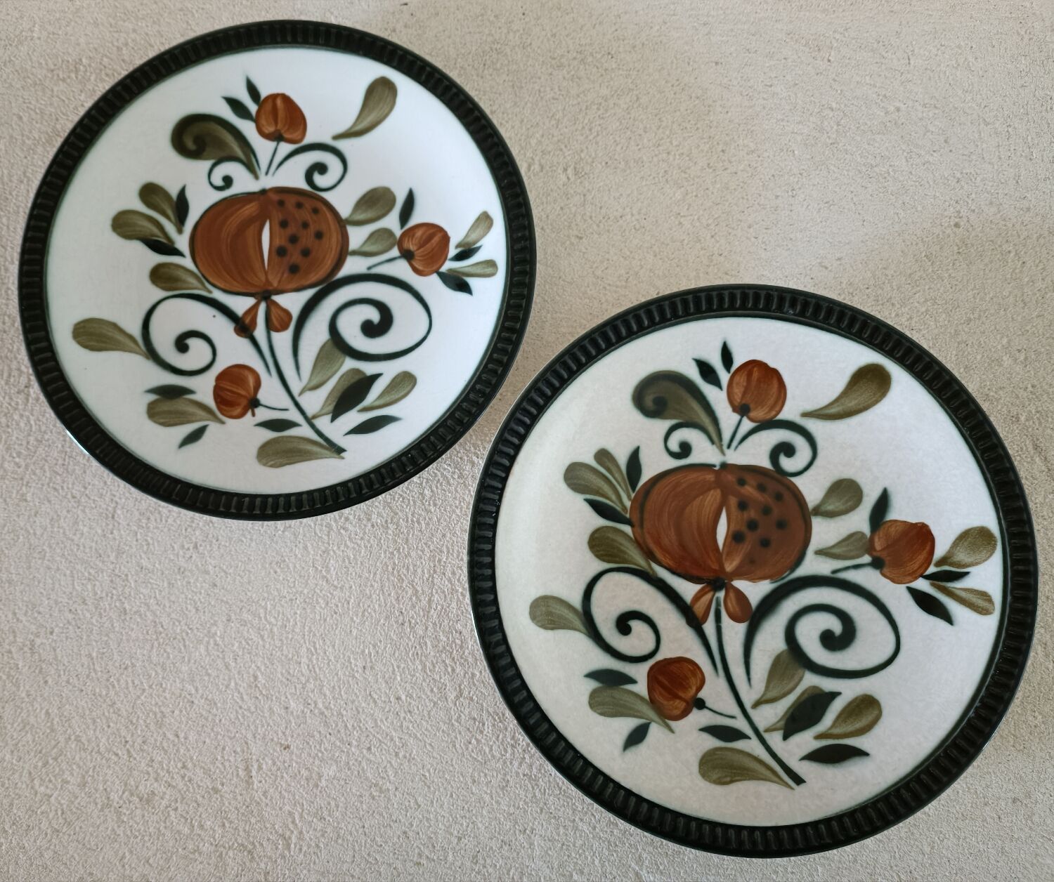 2 plates Argenteuil Boch La Louvière