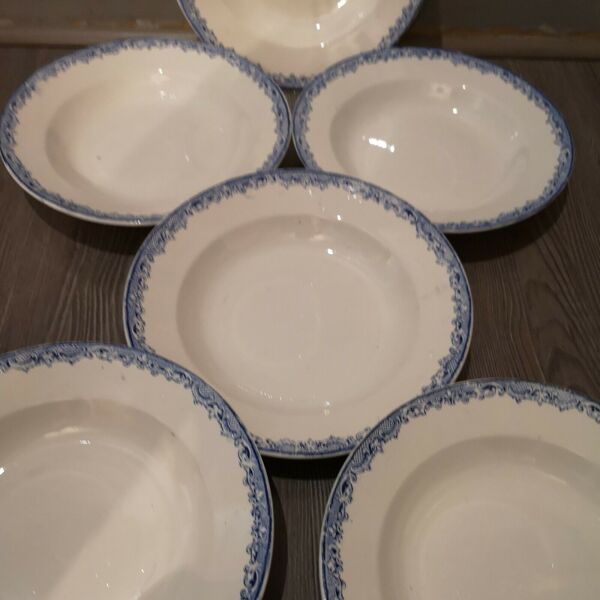 Série de 8 assiettes creuses en faïence Sarreguemines modèle Fontanges