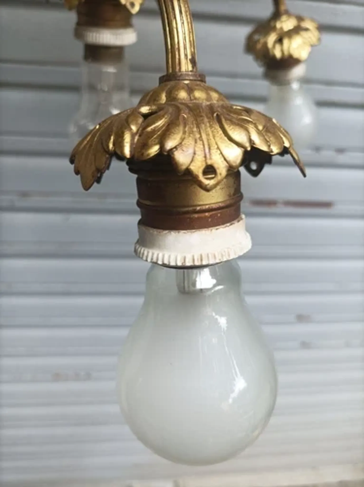Antique 19th-century chandelier with 4 lights in gilded bronze, Napoleon III style - in working condition.