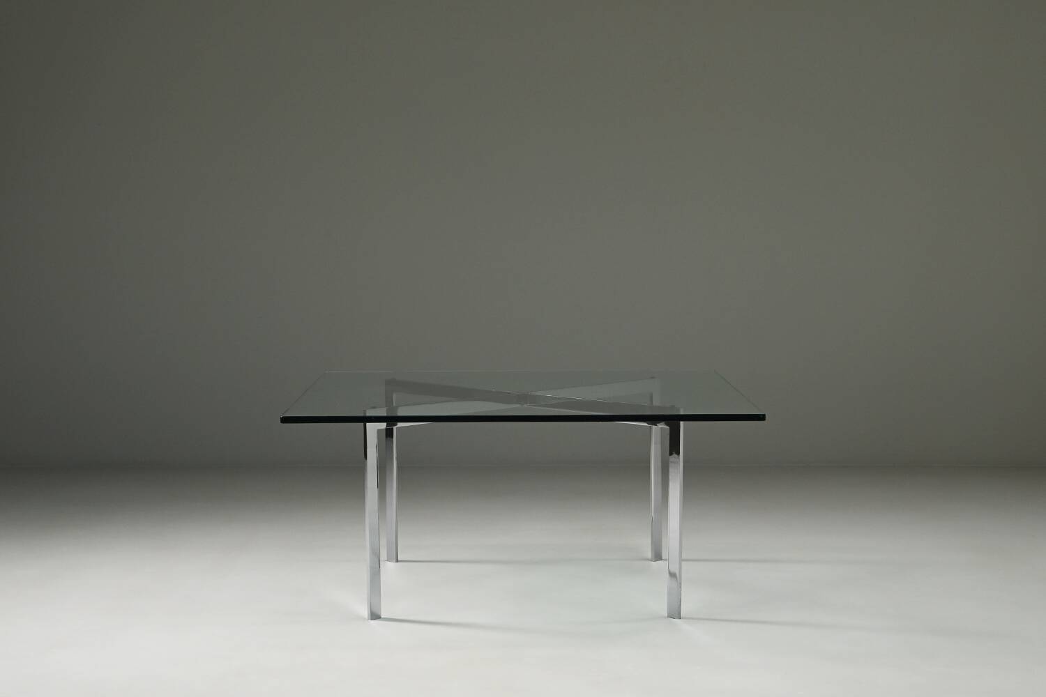 Table basse Original Barcelona par Ludwig Mies van der Rohe pour Knoll, 1920