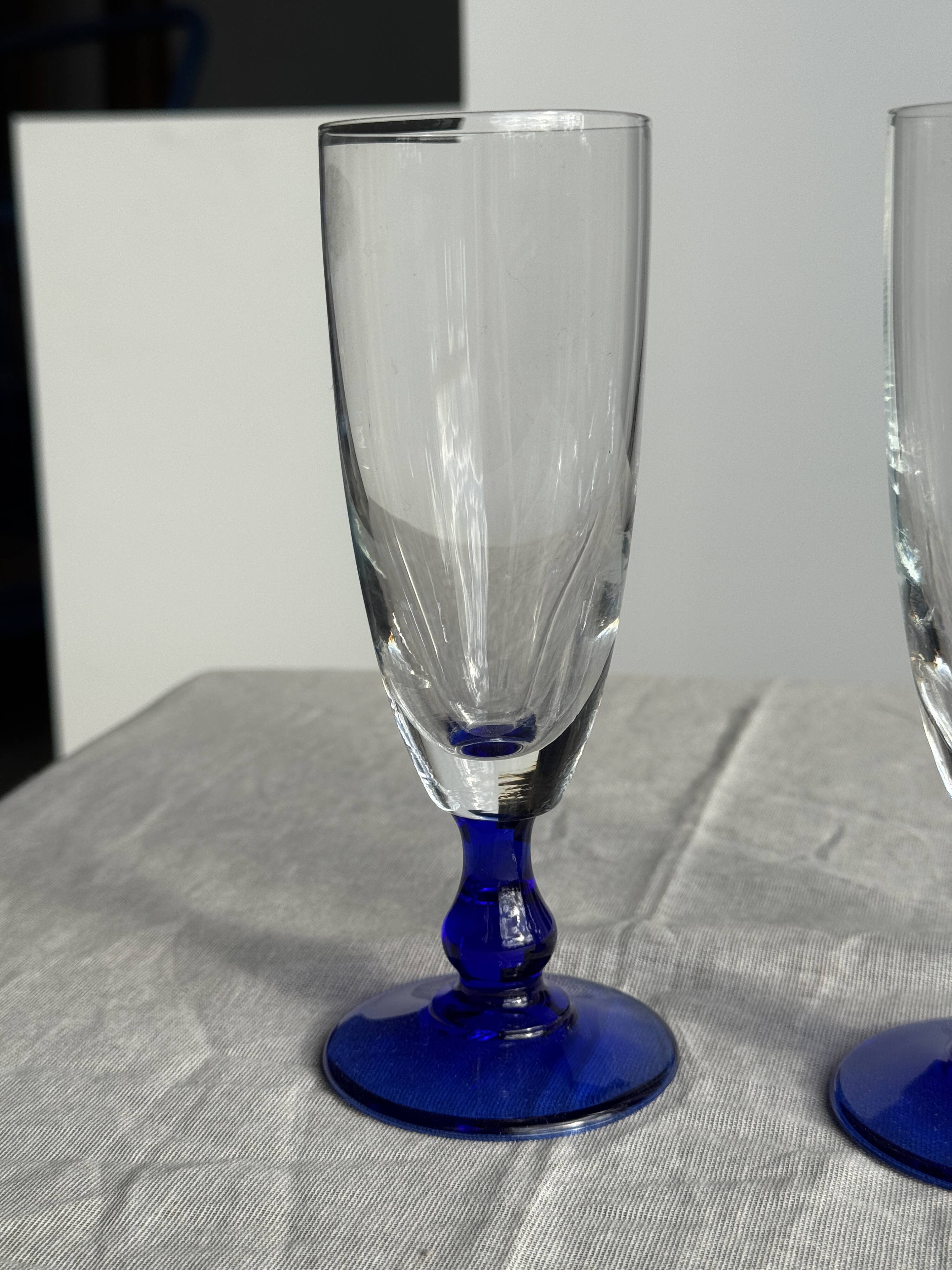 Set of 6 blue-footed champagne flutes; 3 pairs of designs.