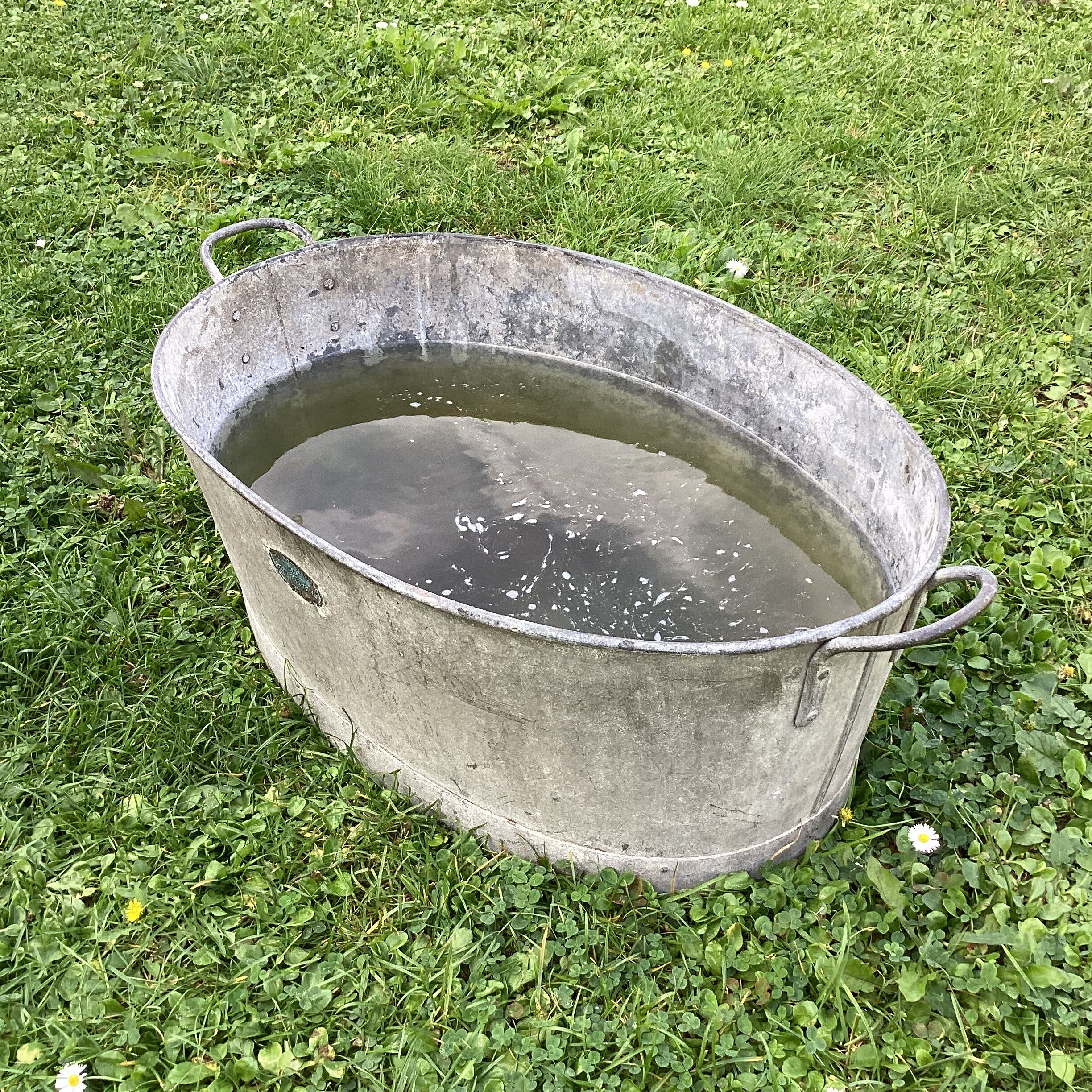 Old oval galvanized zinc basin dimension: height -23.5 cm - width -70cm - depth -39