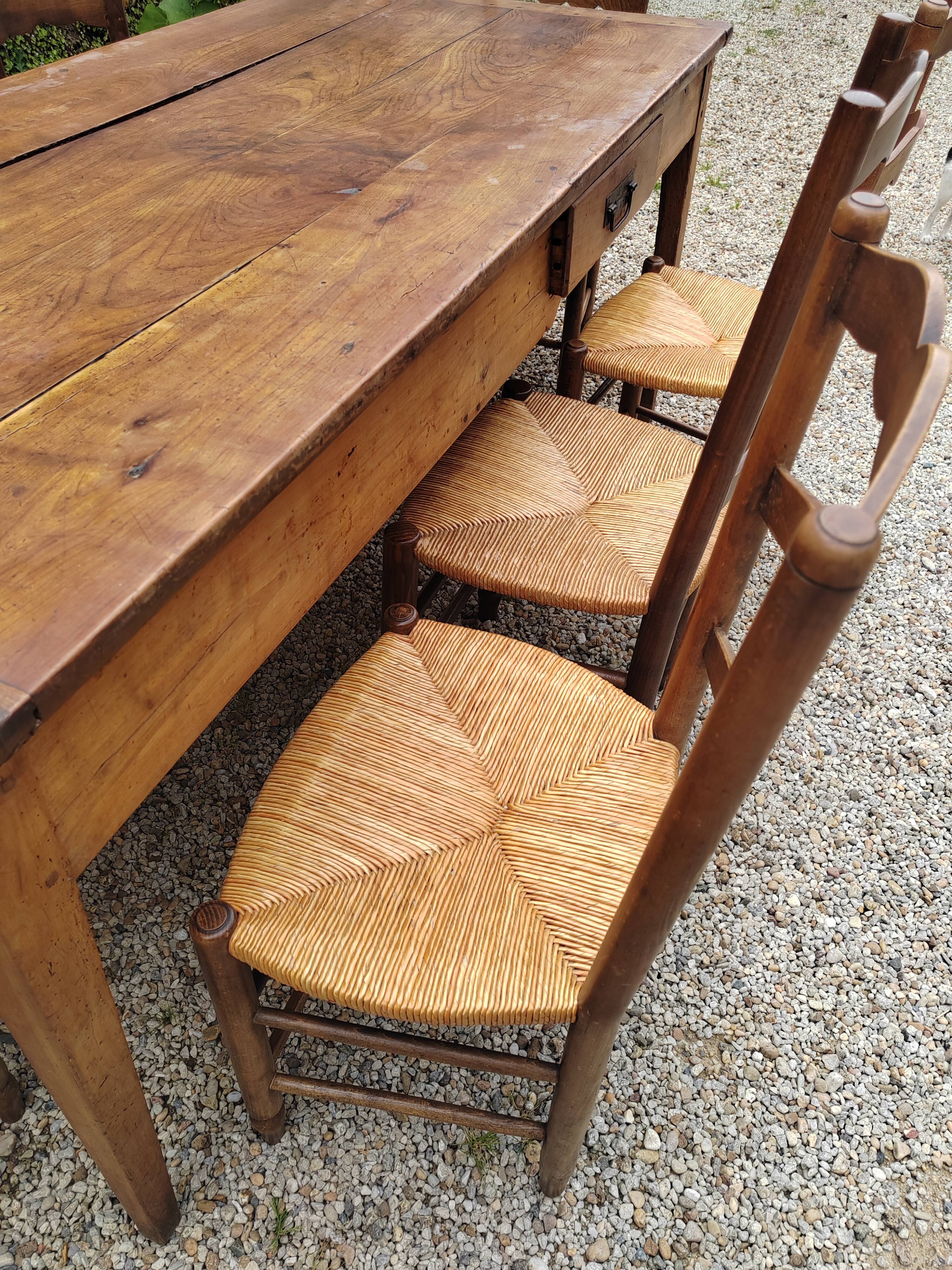 Table de ferme et 8 chaises