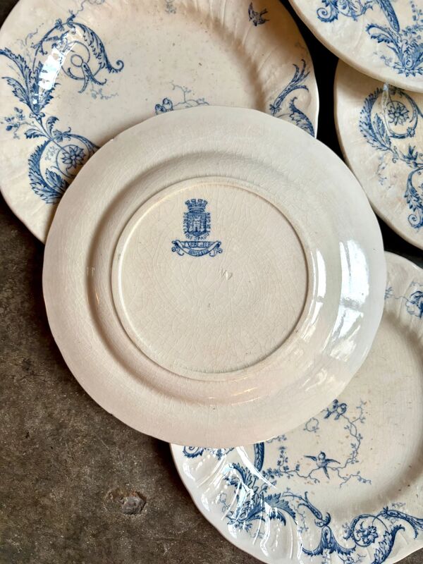 6 assiettes plates Gien en terre de fer, service ''Rinceaux'' n°2
