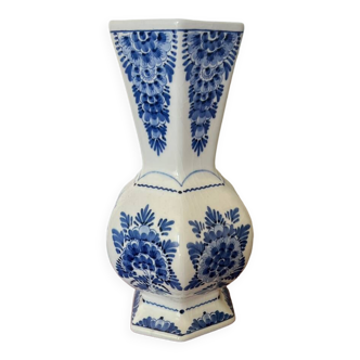 Delft vase