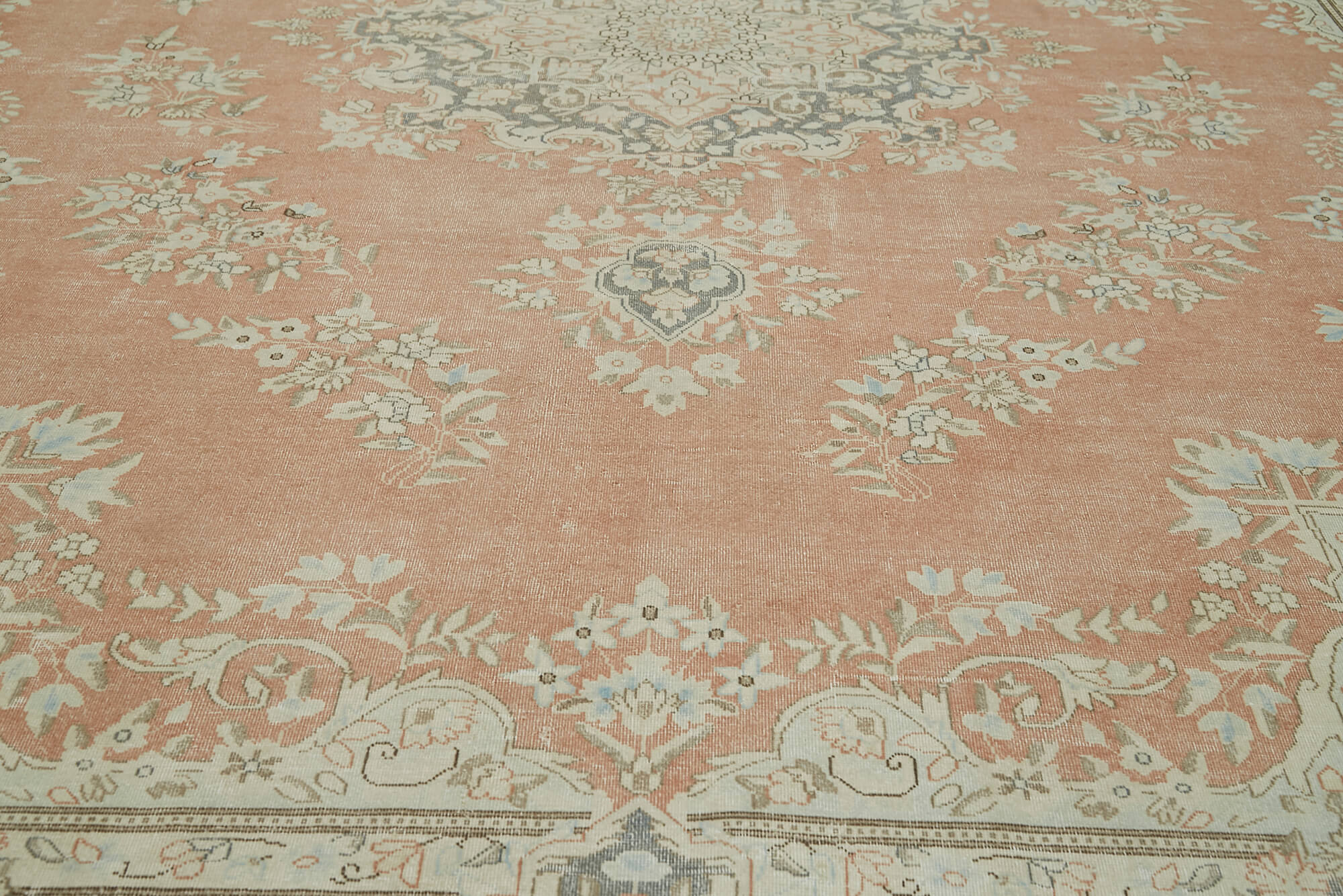 Handmade oriental contemporary 1980s 293 cm x 416 cm beige wool carpet
