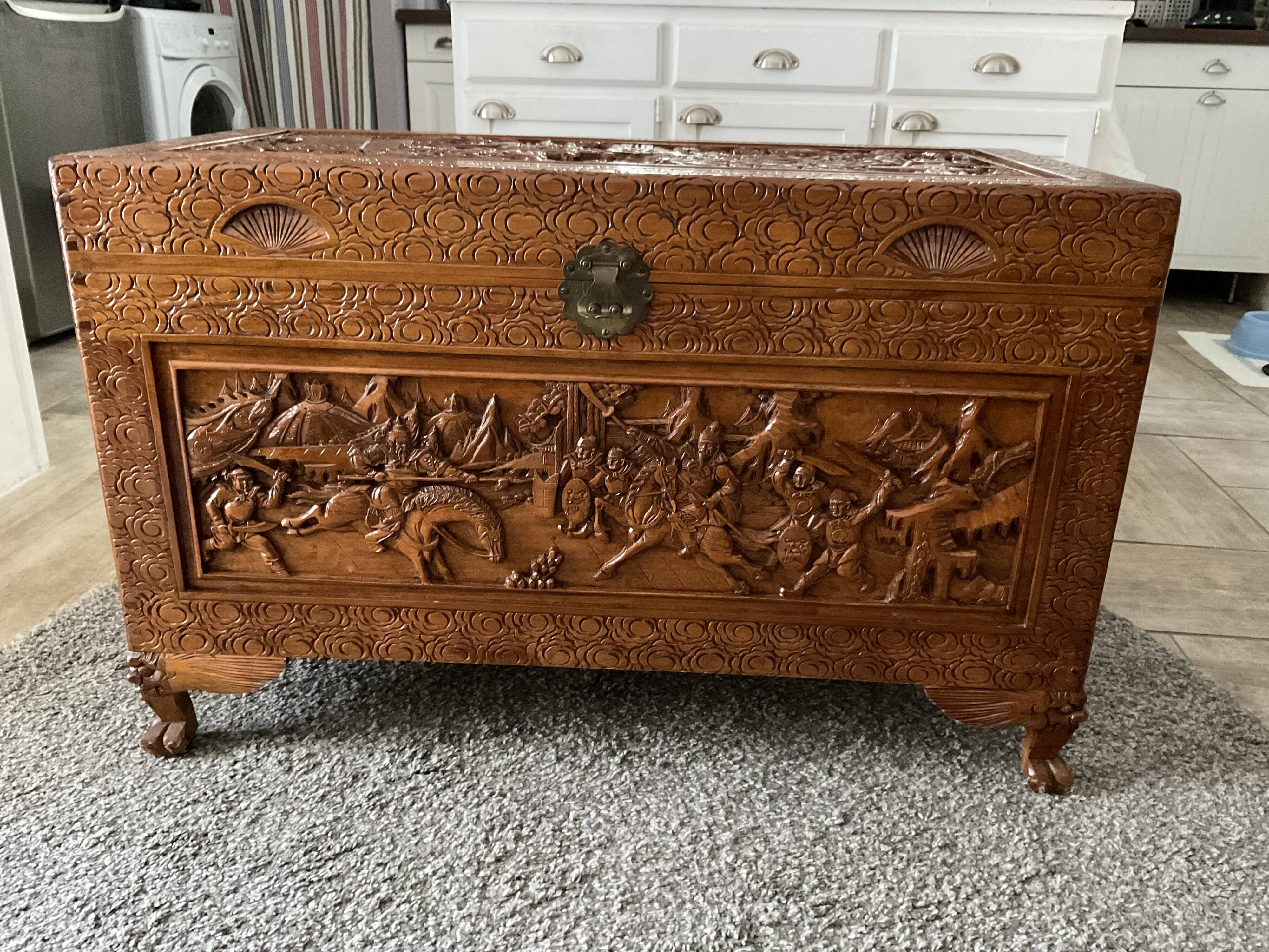 Large chinese chest, carved camphor wood. 1st half of the XXth century