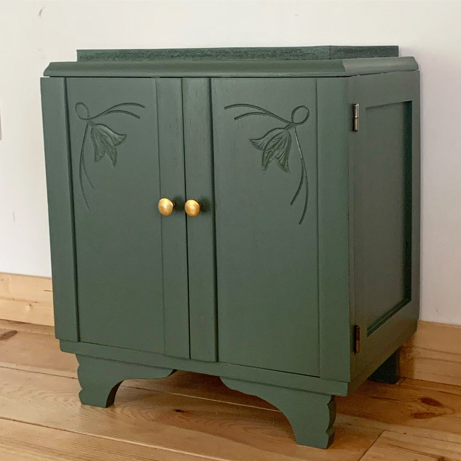 Bedside art deco green pomegranate