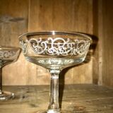 Lot verres anciens motif arabesque blanche