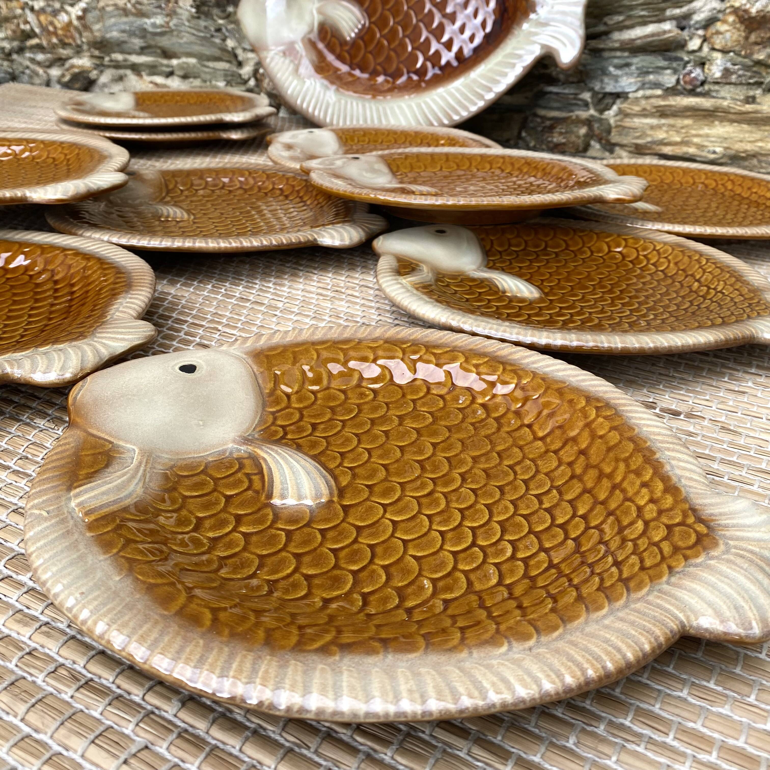 Fish plates, dish and sauce boat, Italian barbotine, 1970