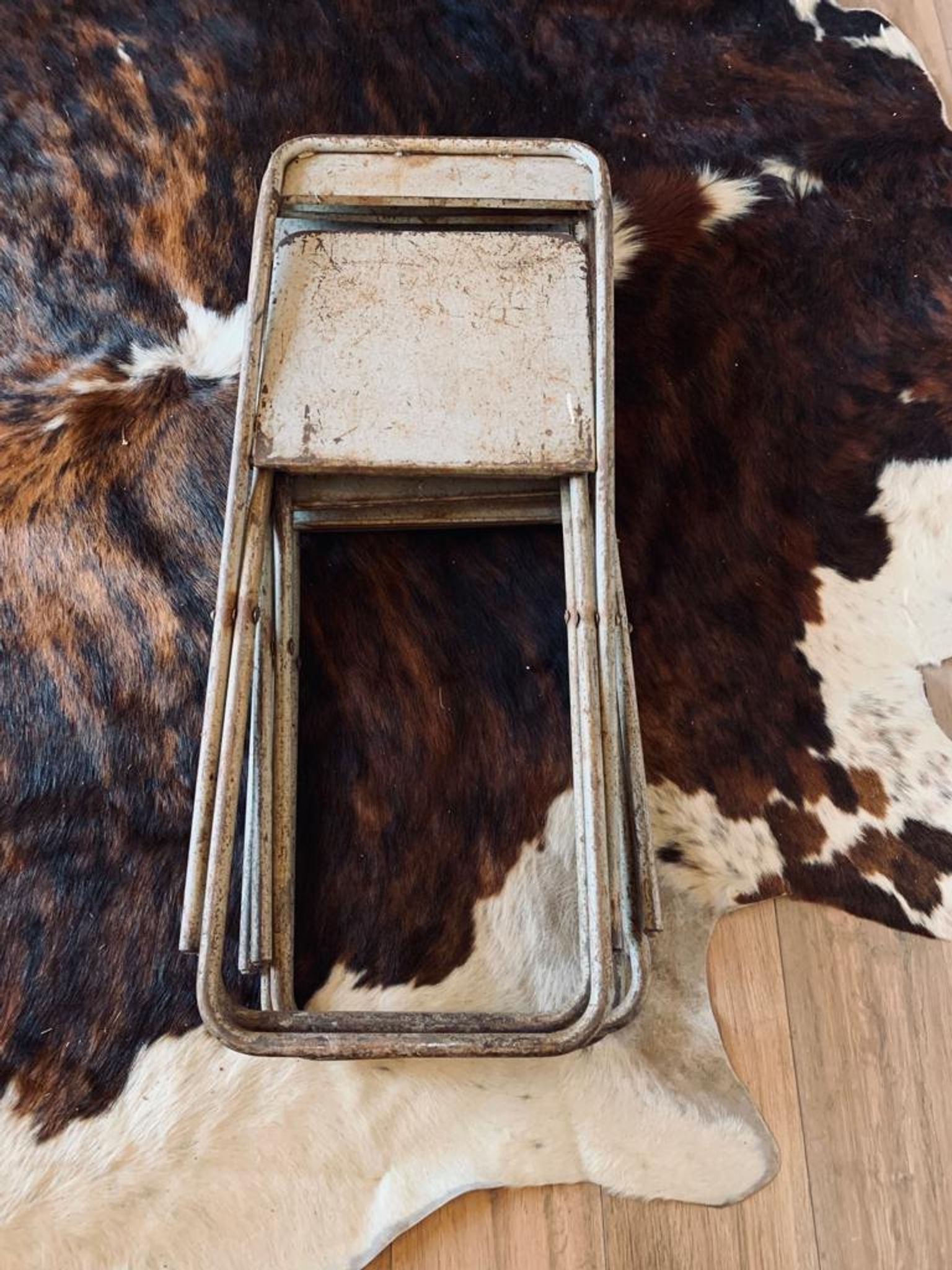 Set of 5 folding metal chairs