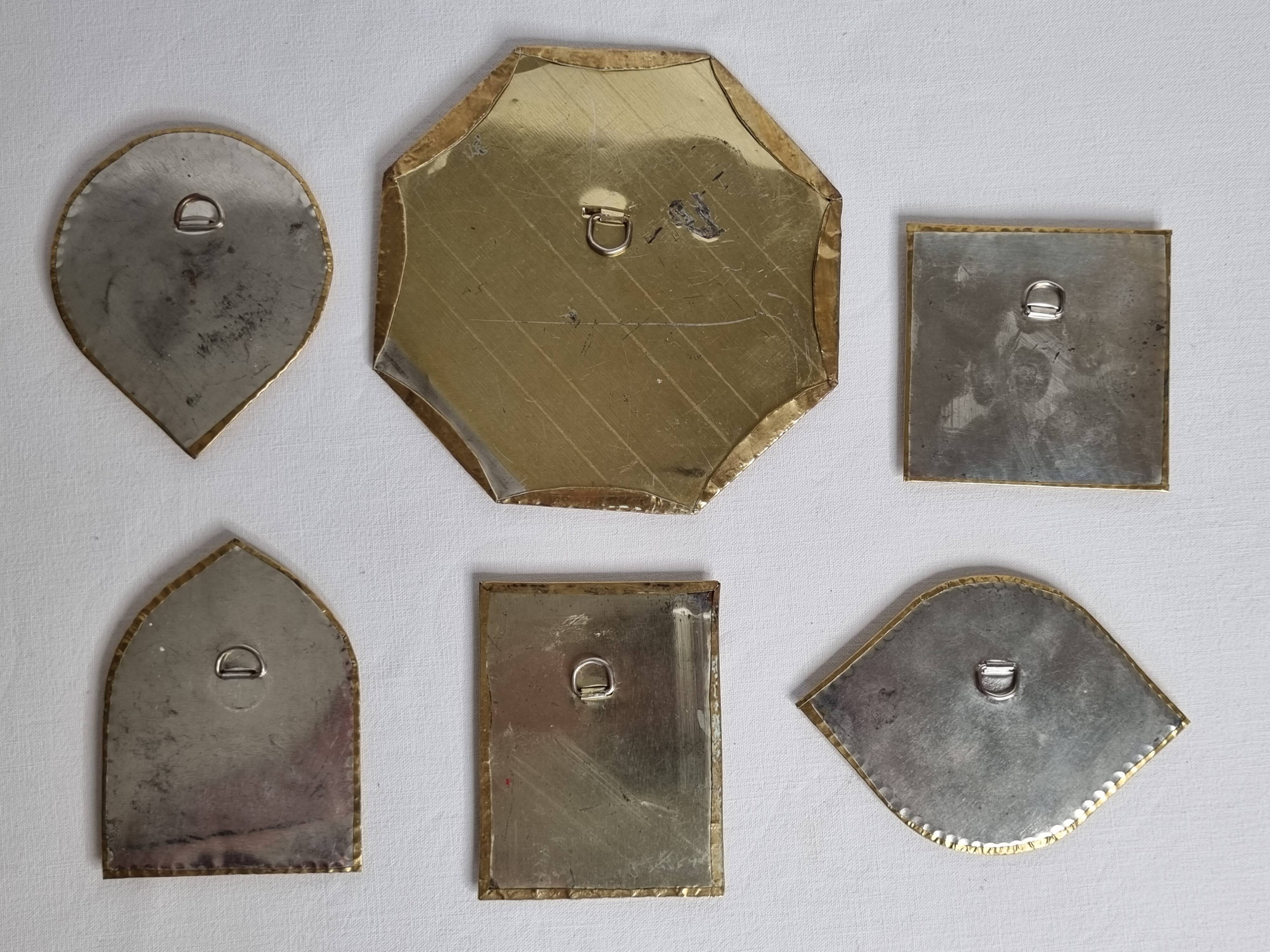 Série de 6 miroirs artisanaux marocains en laiton repoussé formes variées