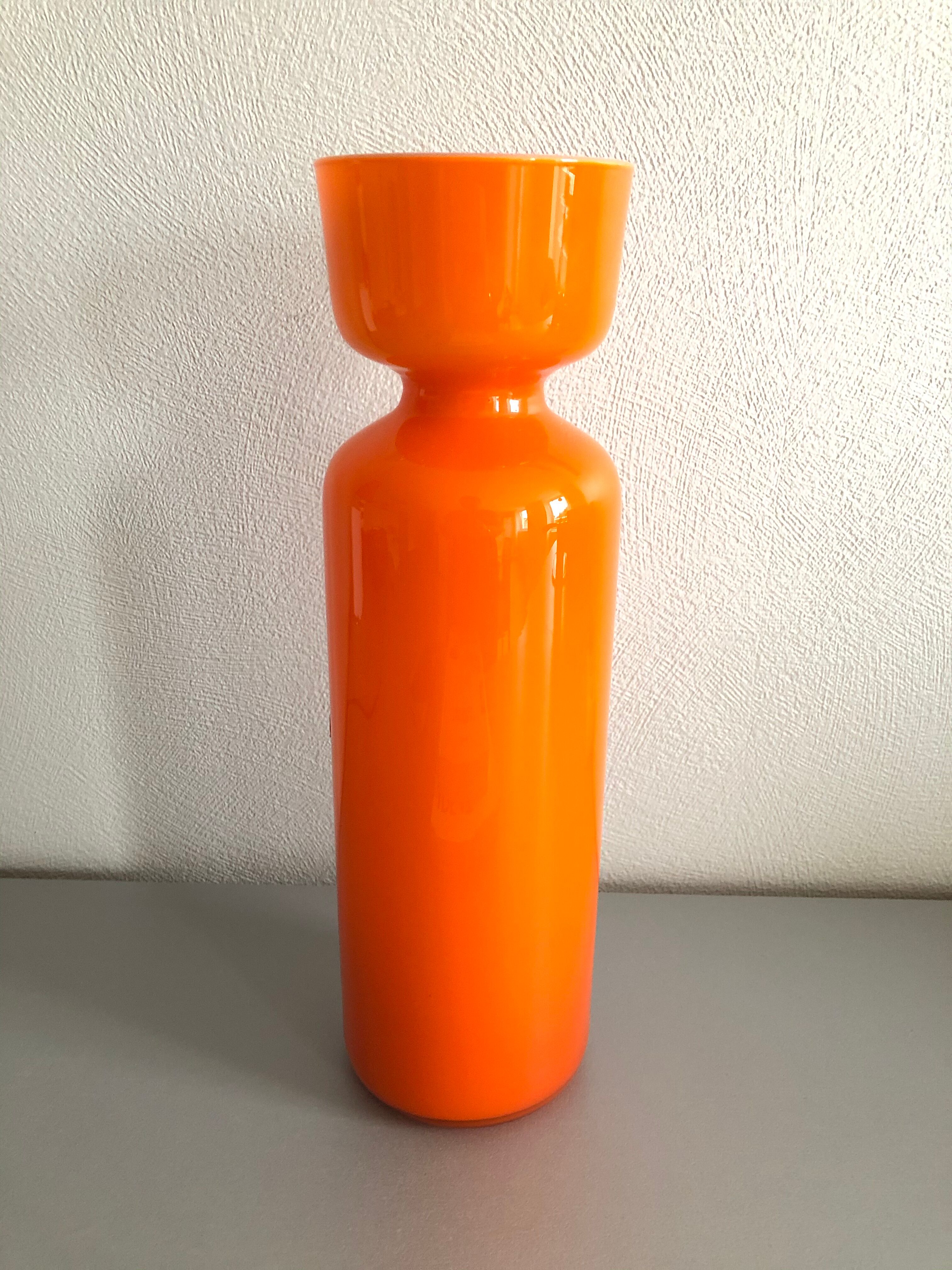 Vase opaline orange vintage