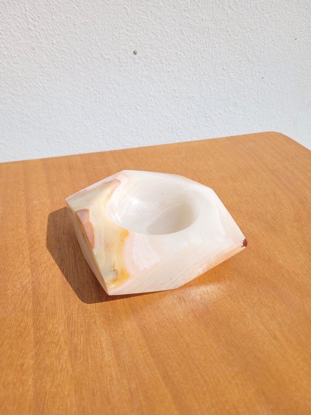 Vintage ashtray in diamond-shaped onyx