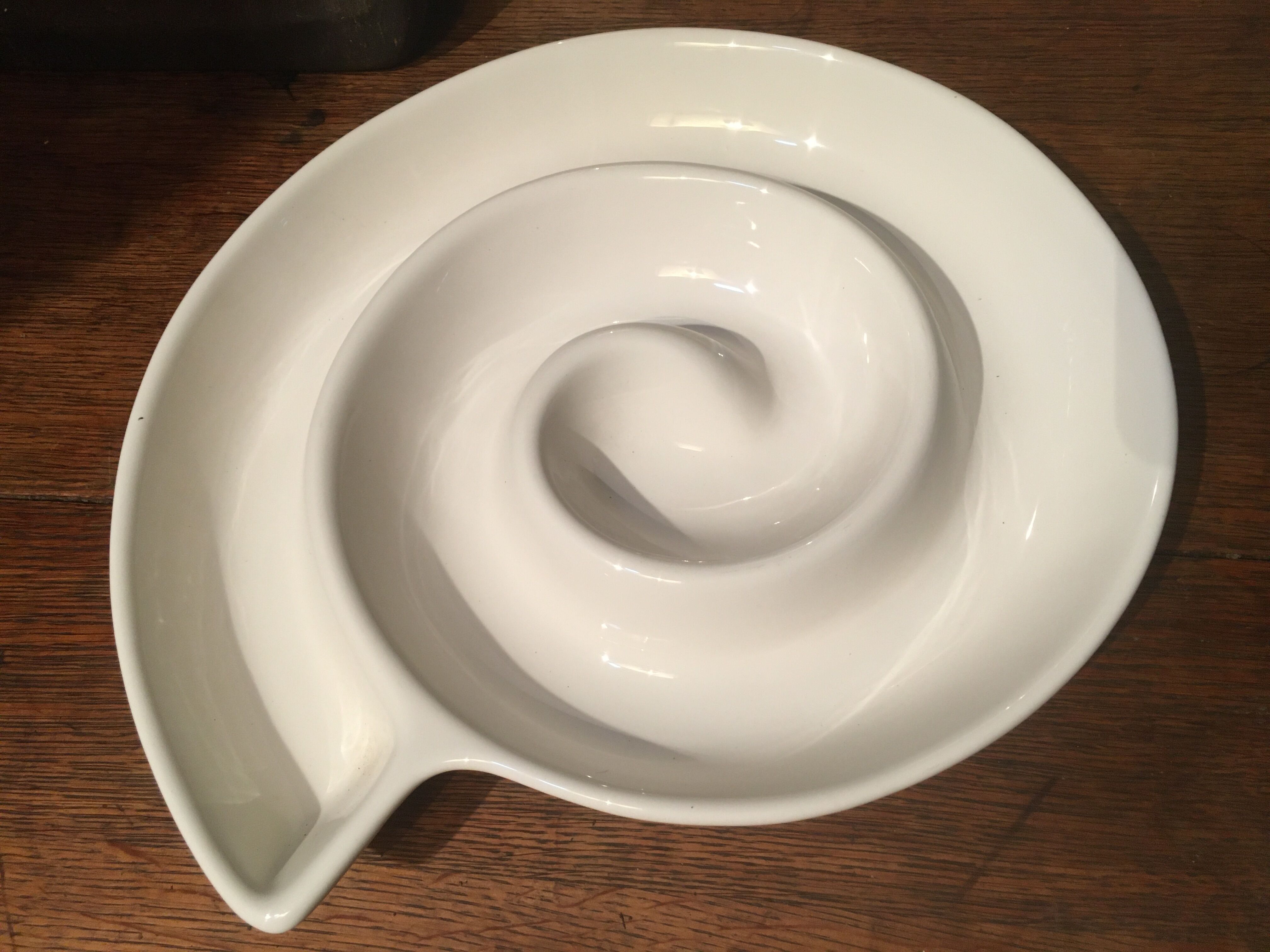 Ceramic dish snail shape