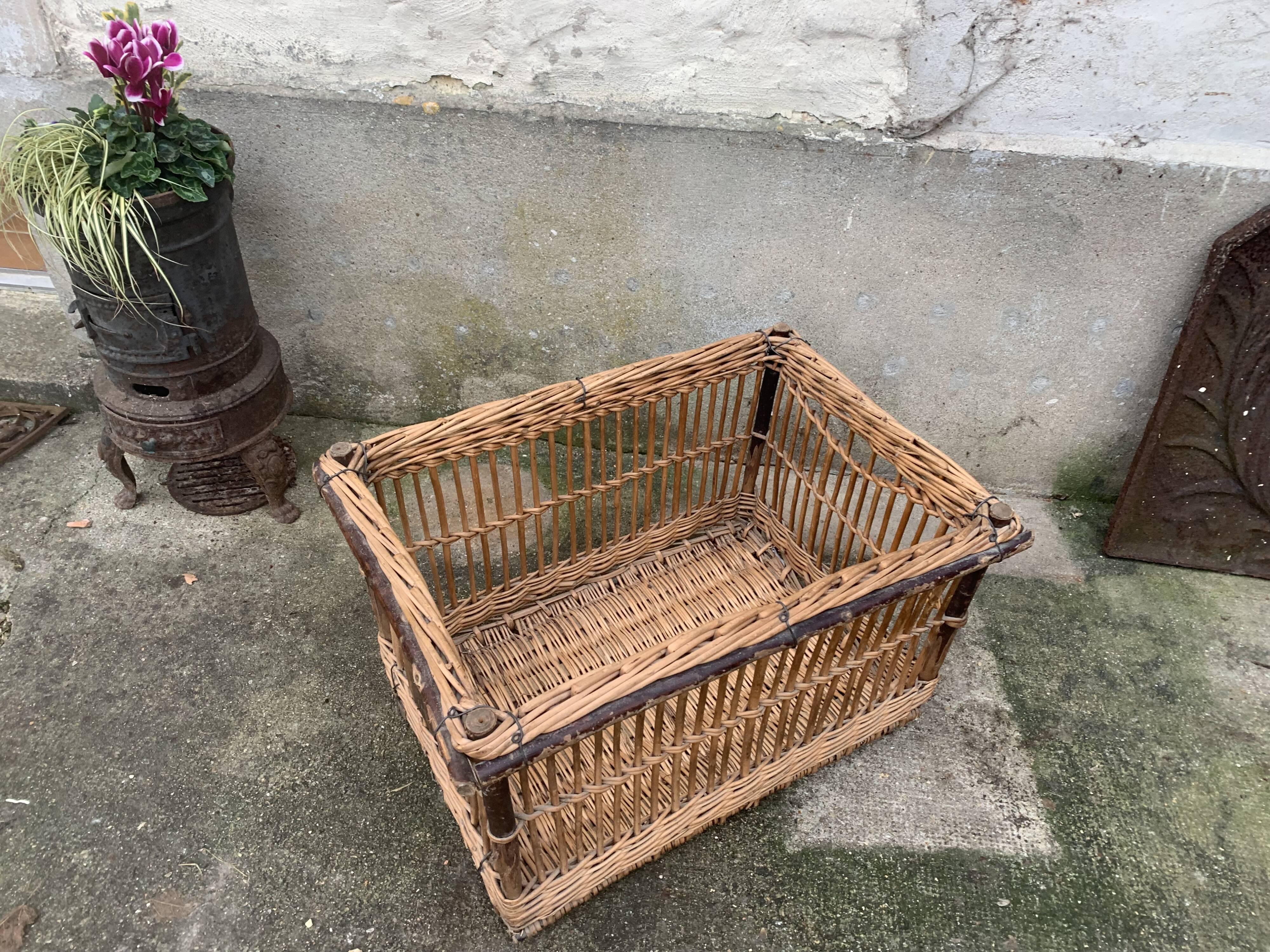 Large basket, rattan basket, old wicker linen basket