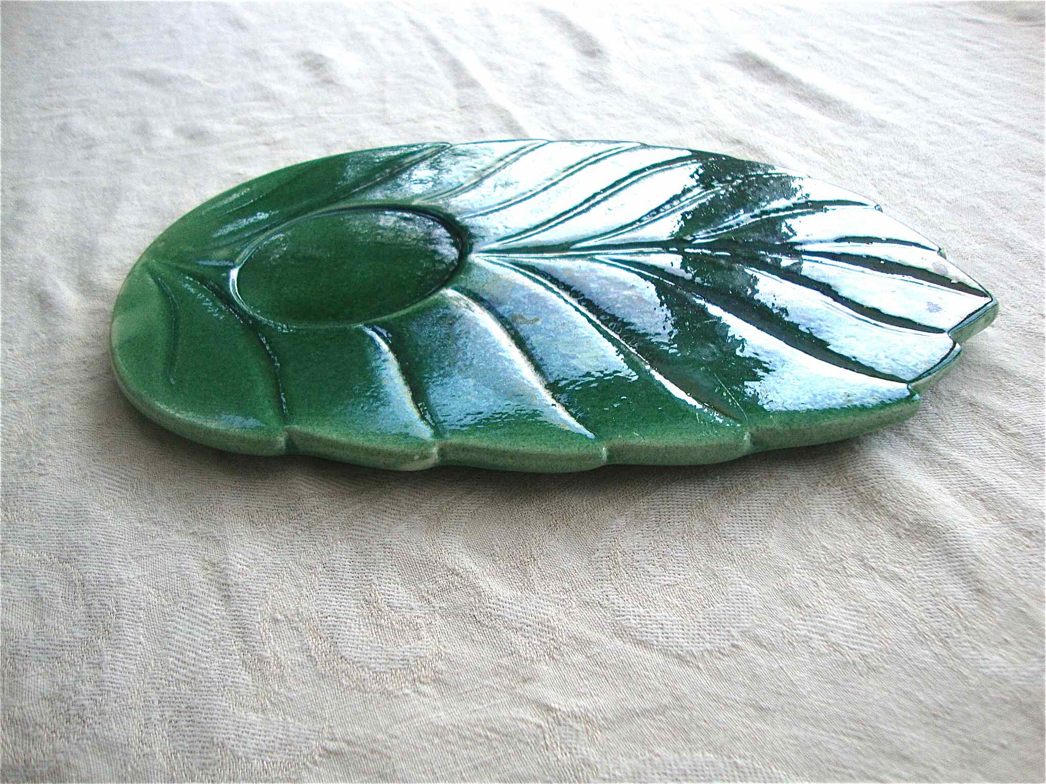 Green dish undertop