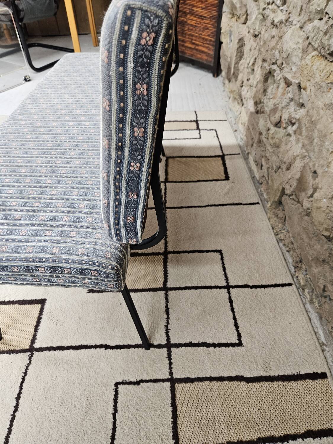 Vintage Knoll style bench with metal legs