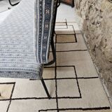 Vintage Knoll style bench with metal legs