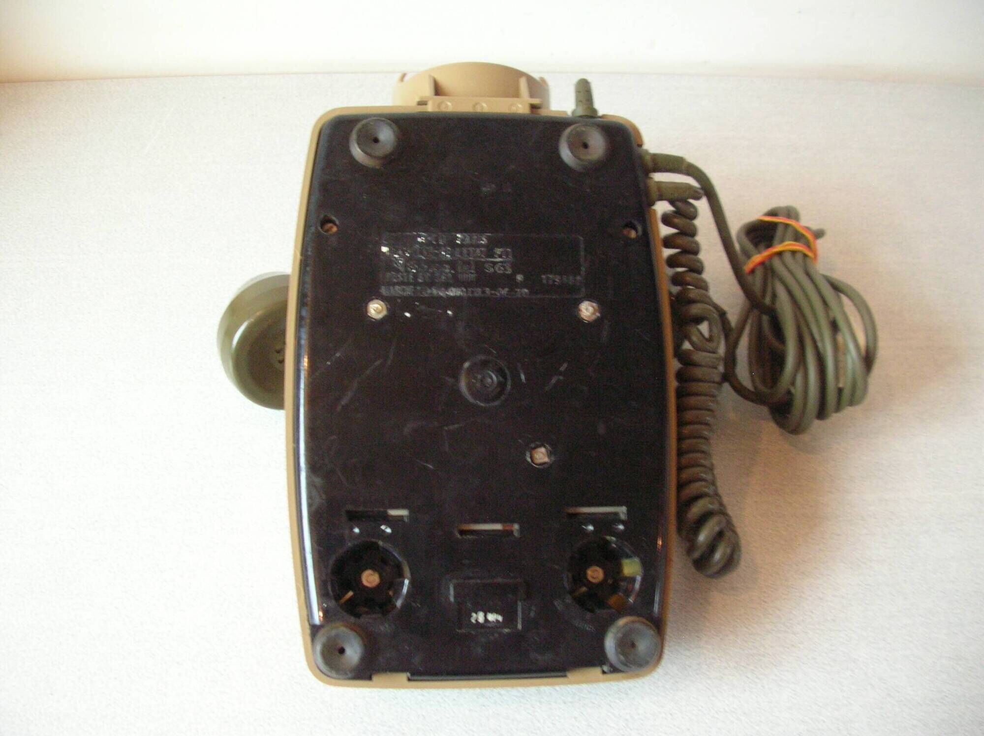 Ancien téléphone fixe à cadran SO.CO.TEL S63 couleur vert olive déco vintage