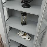Display case made of oak wood