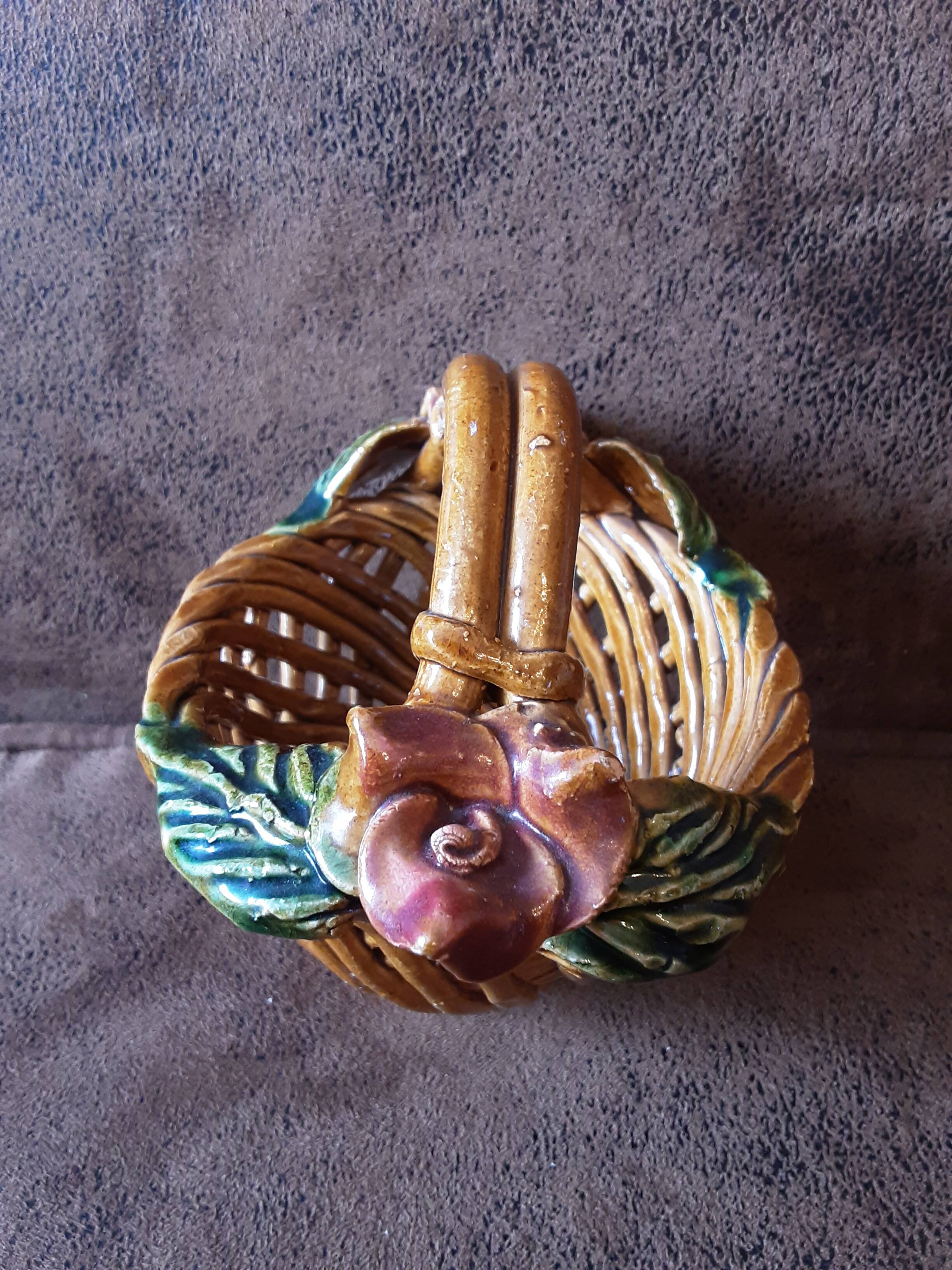 Small barbotine basket
