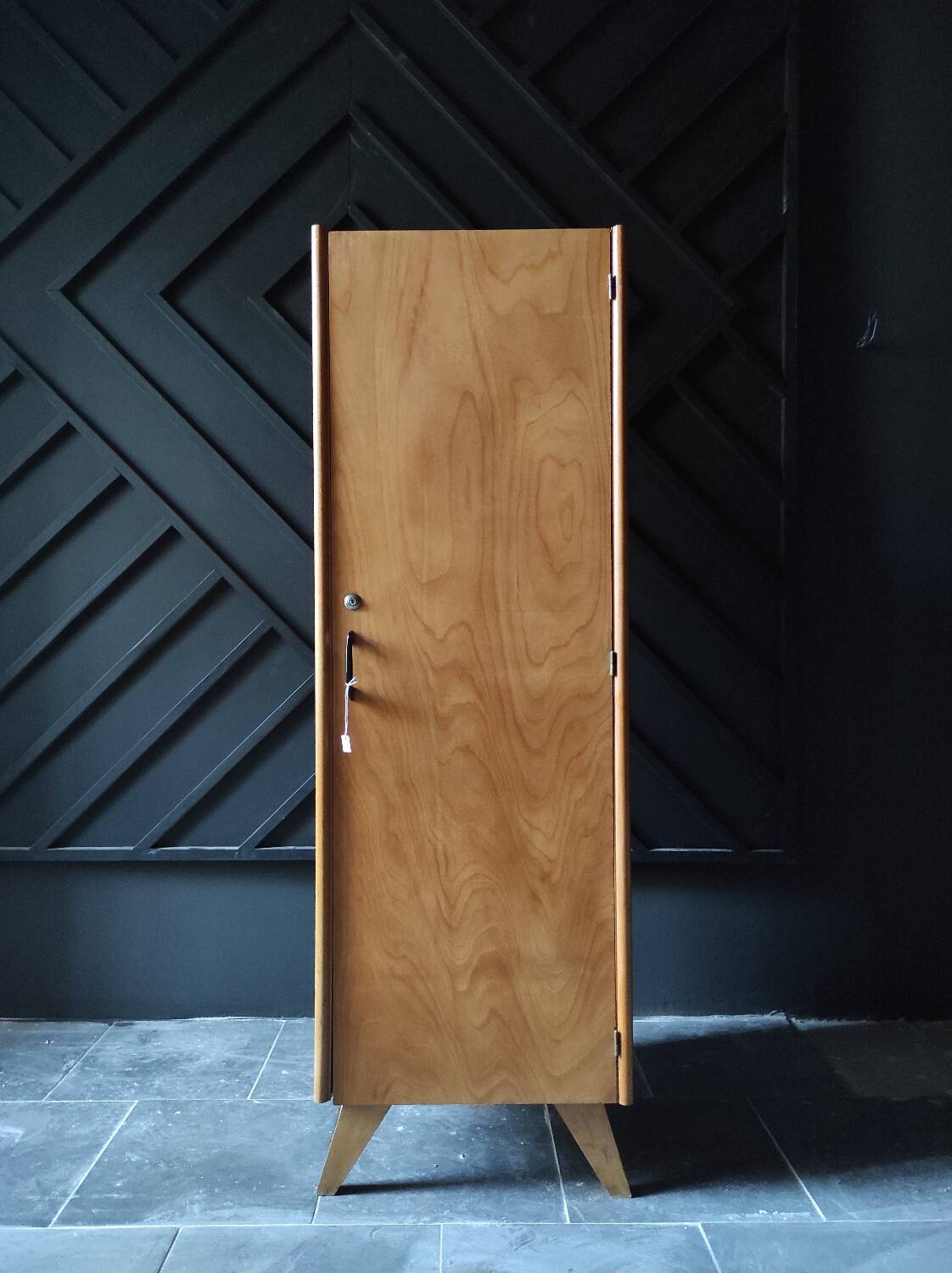 Small wardrobe with compass feet