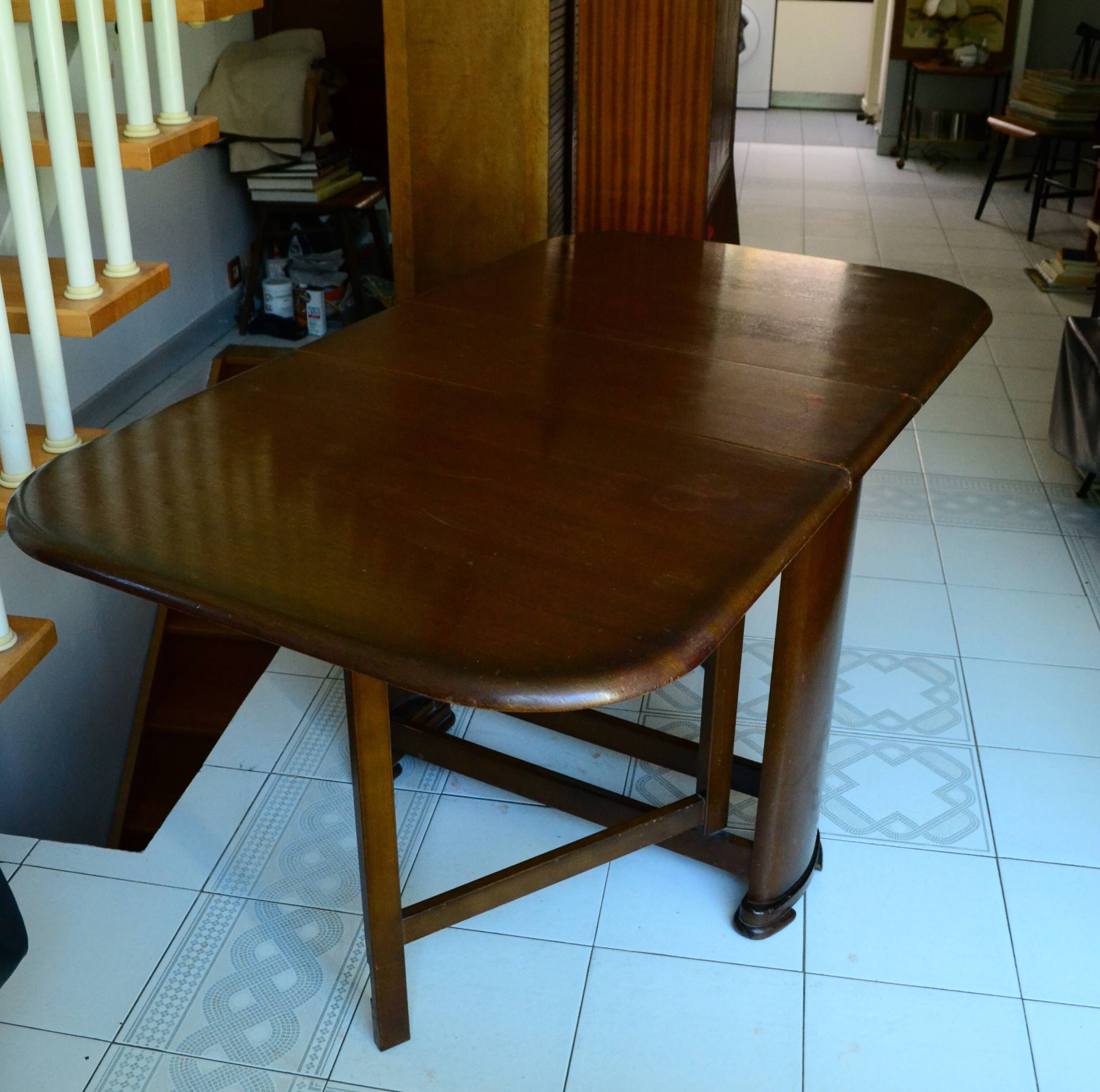 English mahogany folding gateleg table