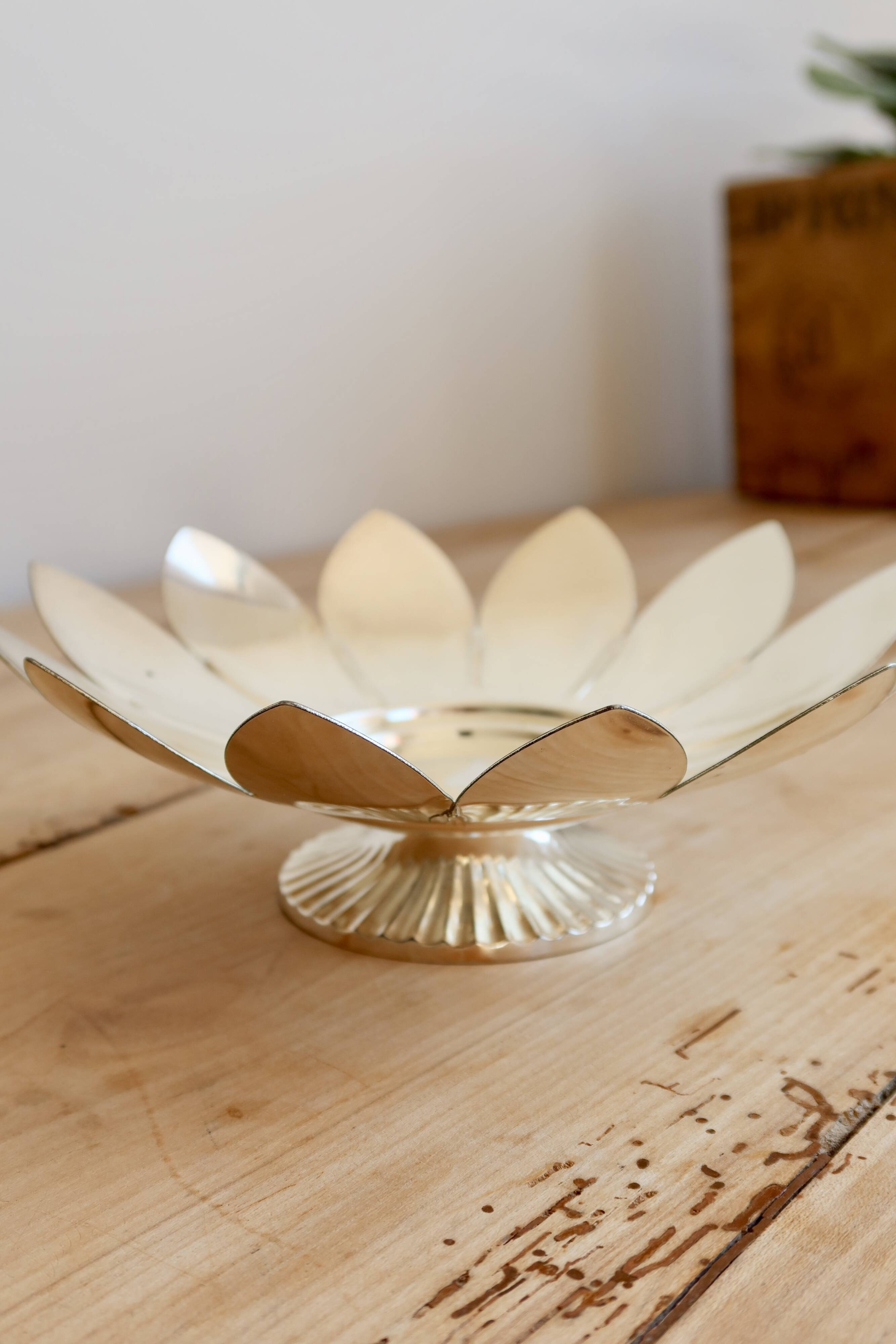 Vintage silver-plated metal dish in the shape of a flower - Decorative catch-all tray