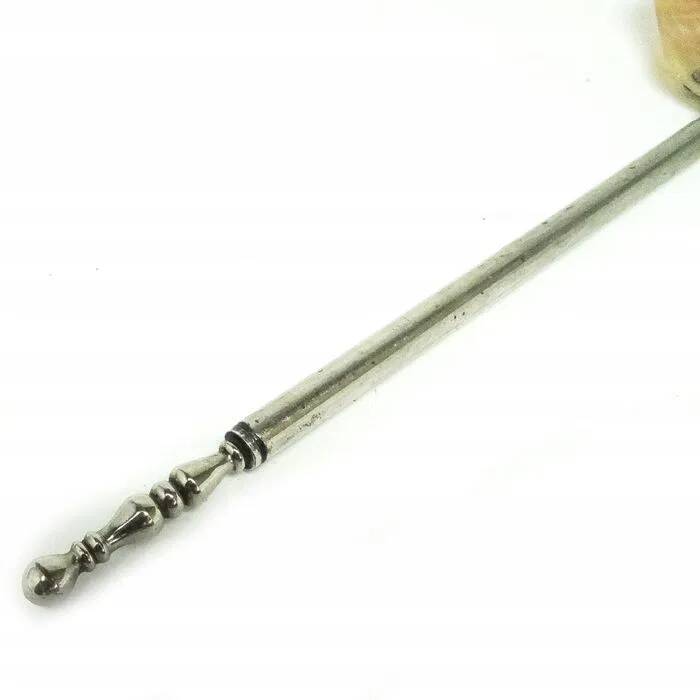 K9X caviar scoop made of mother-of-pearl