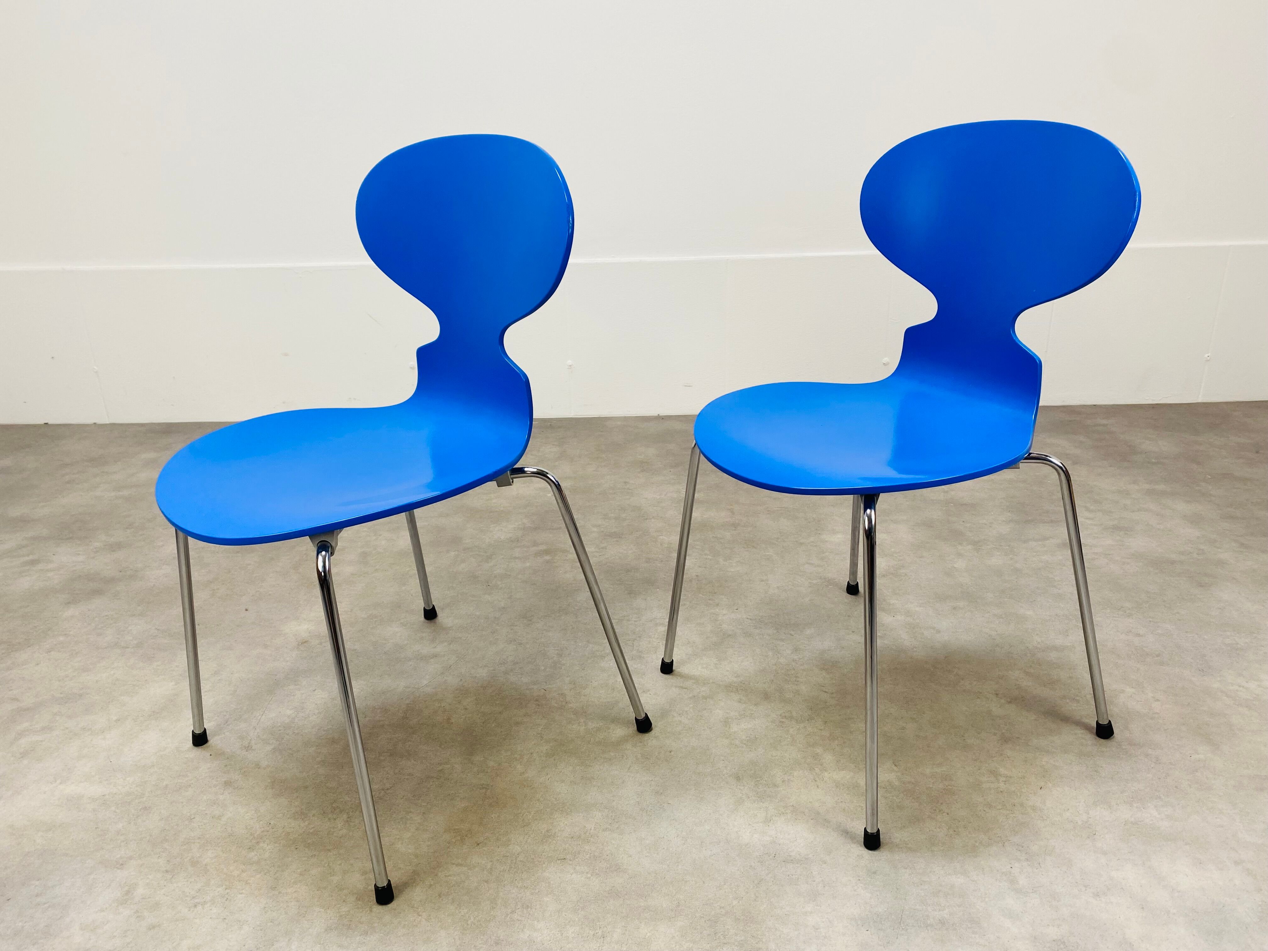 2 ant chairs model Ant 3100 by Arne Jacobsen for Fritz Hansen