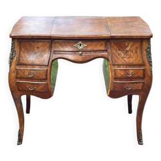 Beautiful marquetry dressing table with floral decoration, all curved (curved) faces in Louis XV style.