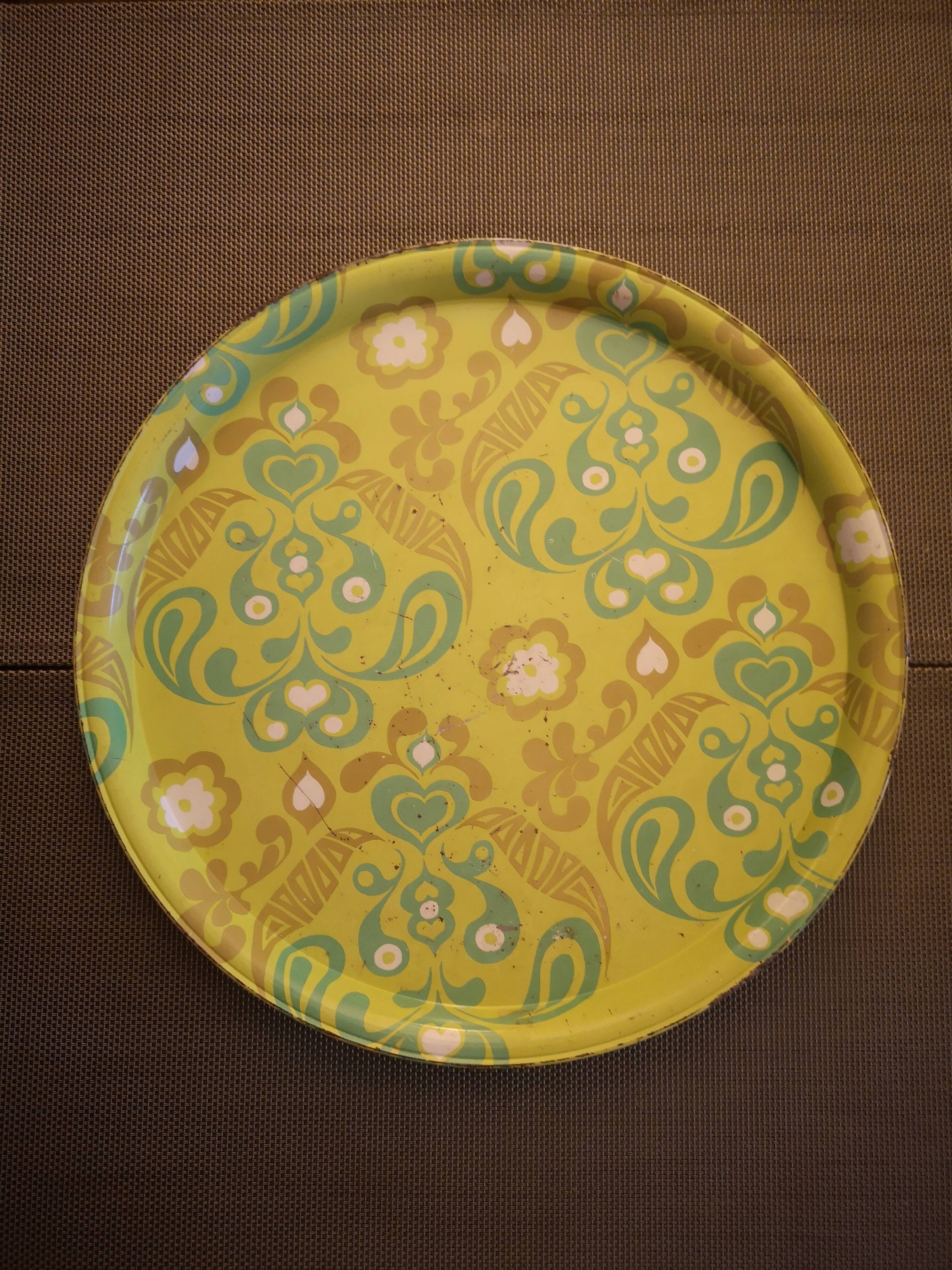 Metal service tray floral patterns - 1970s