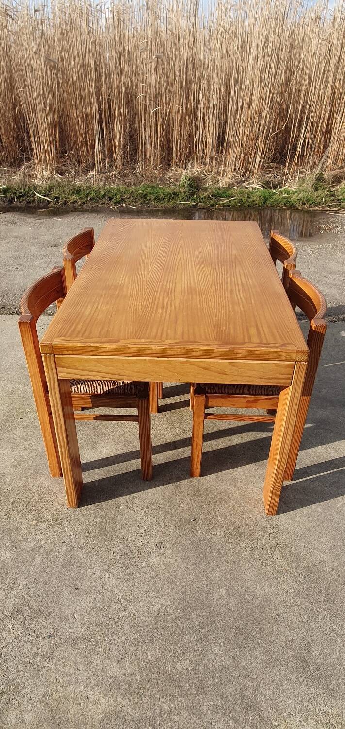 Set vintage pine dining table with 4 rush seat chairs Dutch design