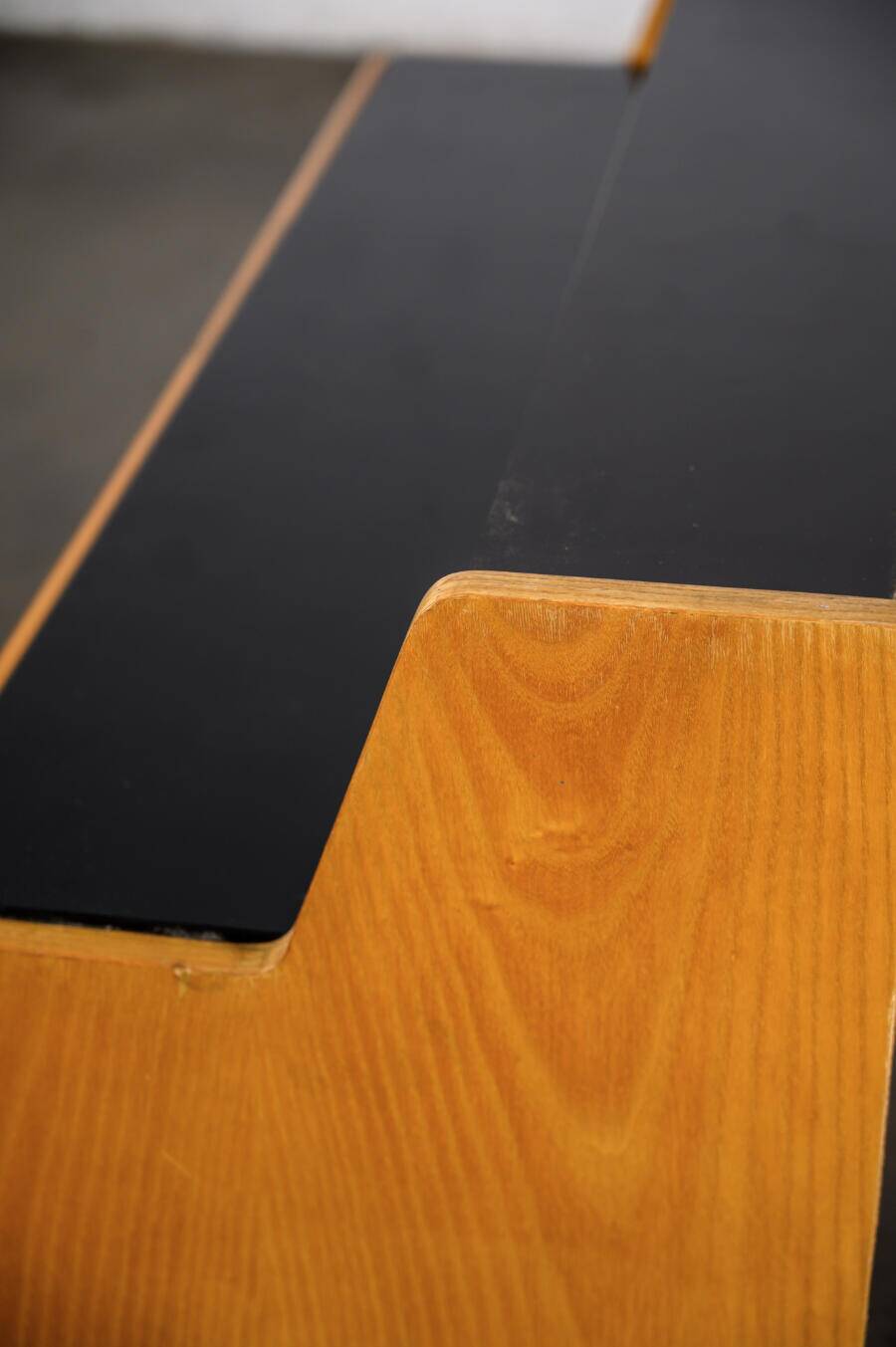 Black plateau chest of drawers