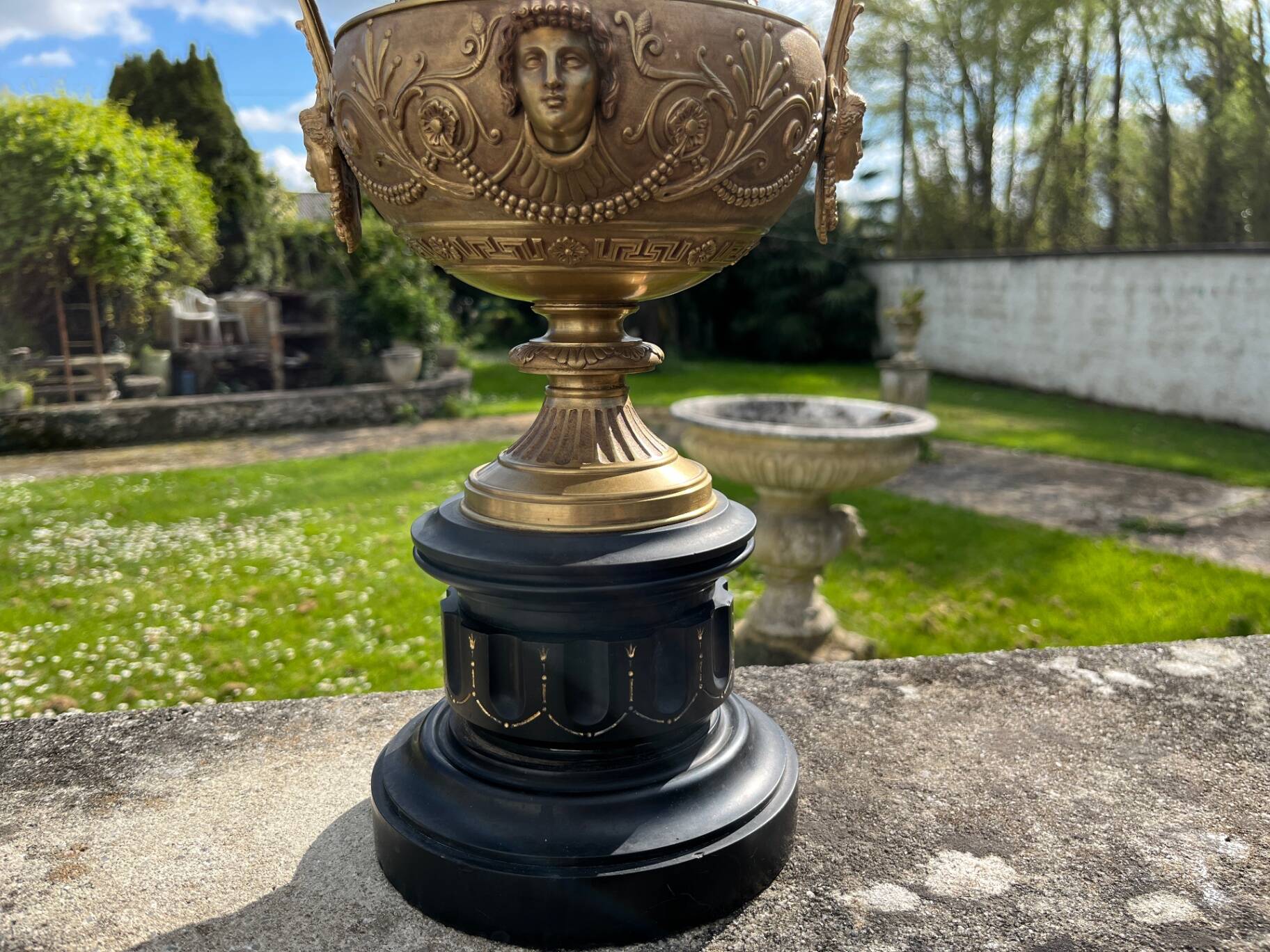 Cassolette Centrepiece in gilded bronze, 19th century Barbedienne style.