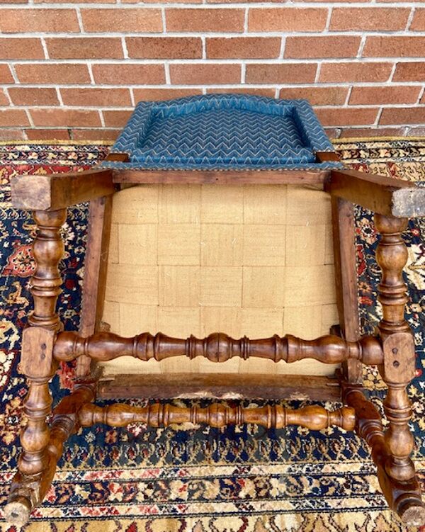 Fauteuil d'époque louis xiii en noyer