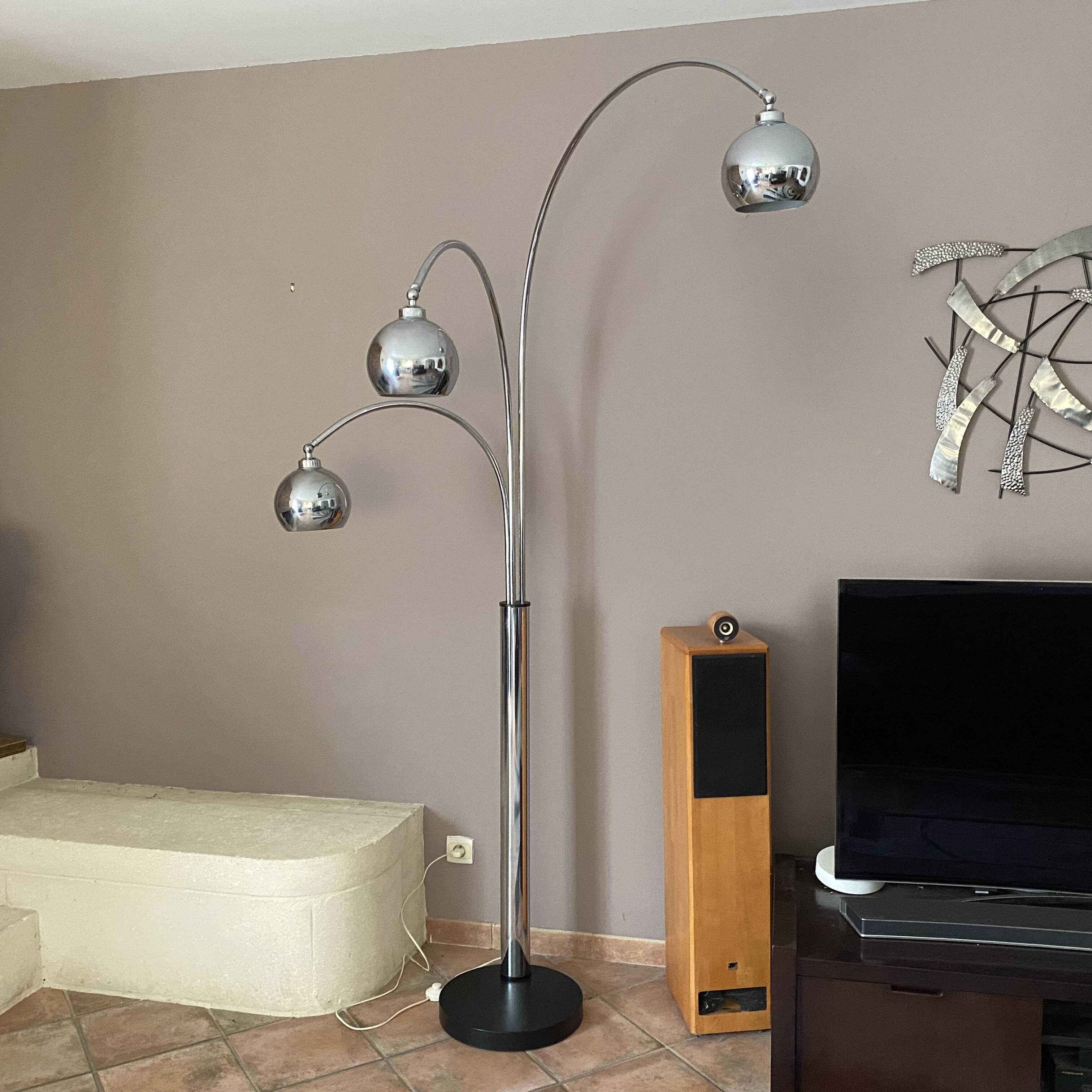 Lily of the valley floor lamp by goffredo reggiani. 1970.