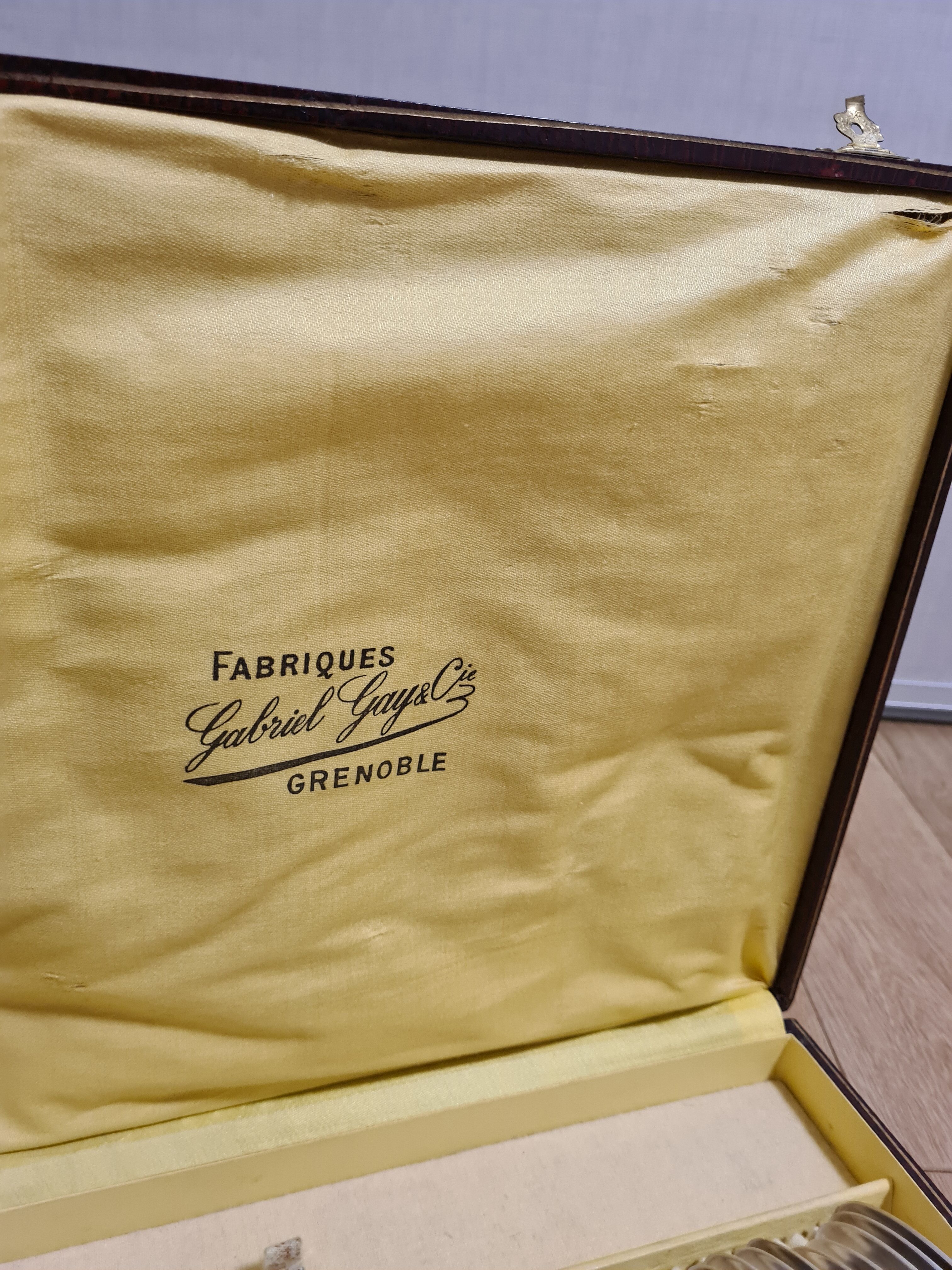 Housewife Gabriel Gay