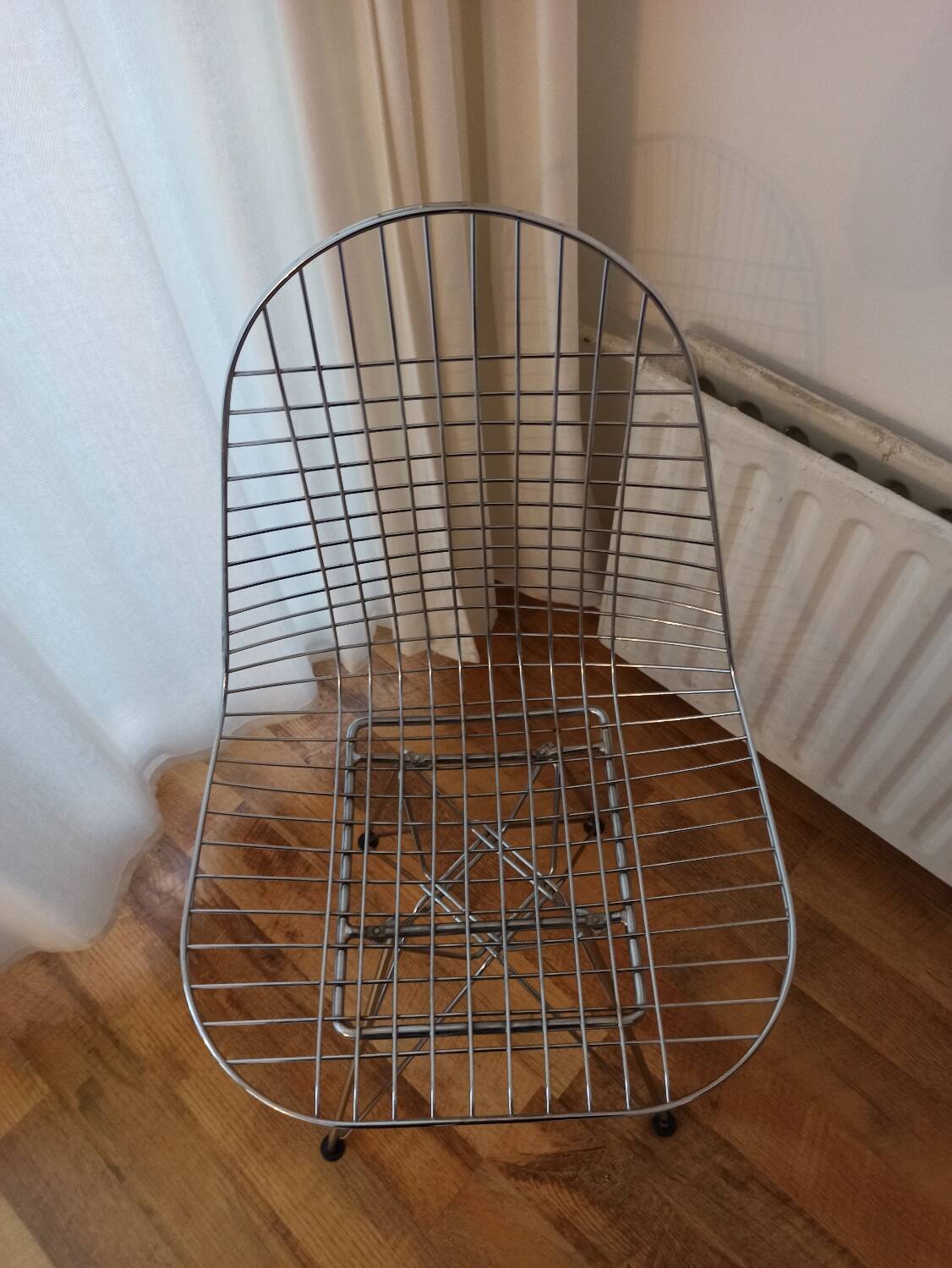 1 vintage wire chair