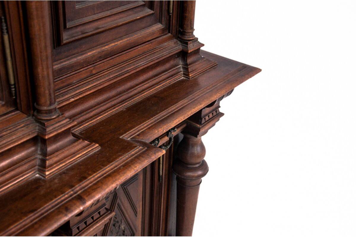 A historic cupboard from the end of the 19th century.