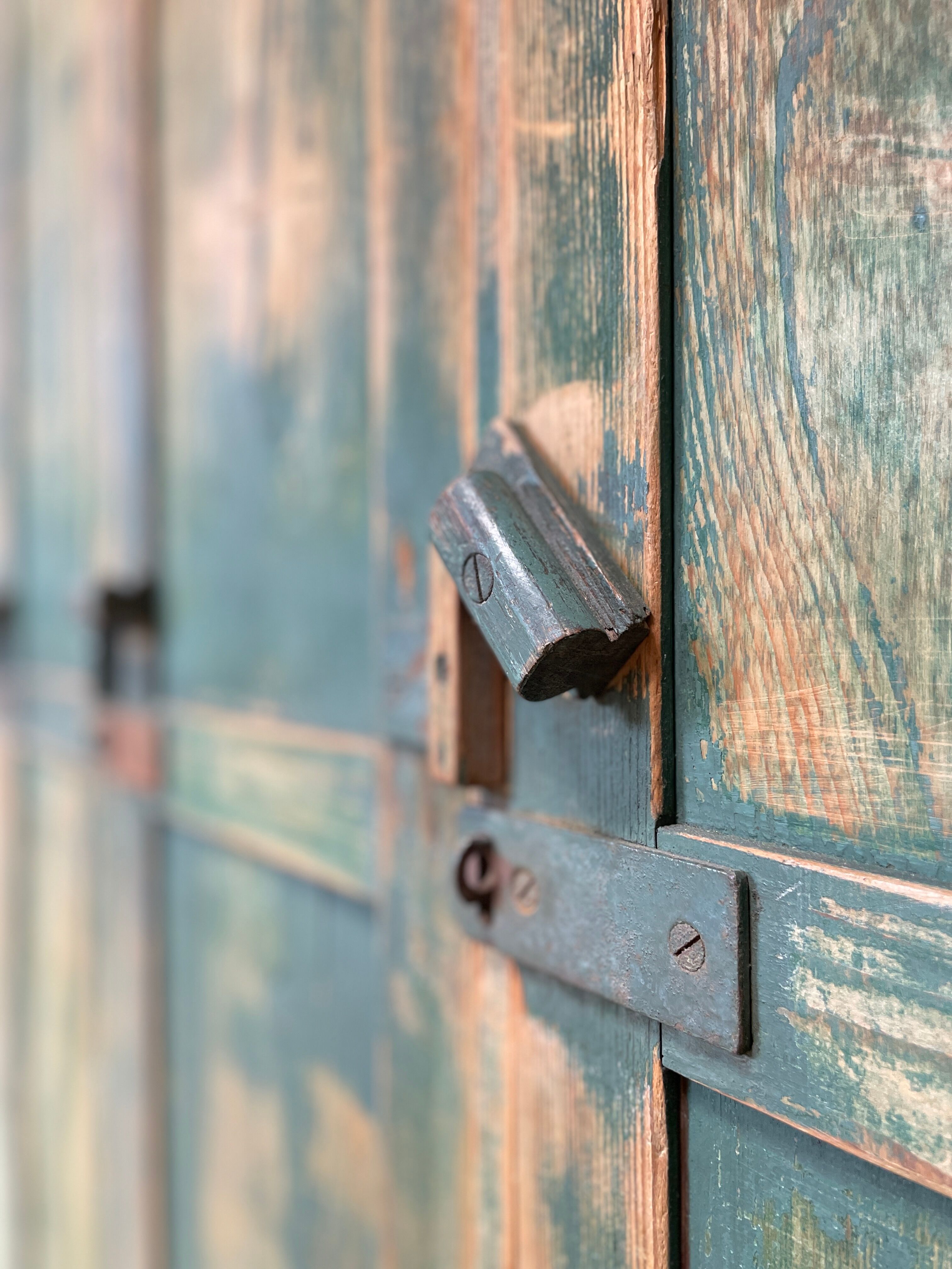5-door cloakroom in patinated wood